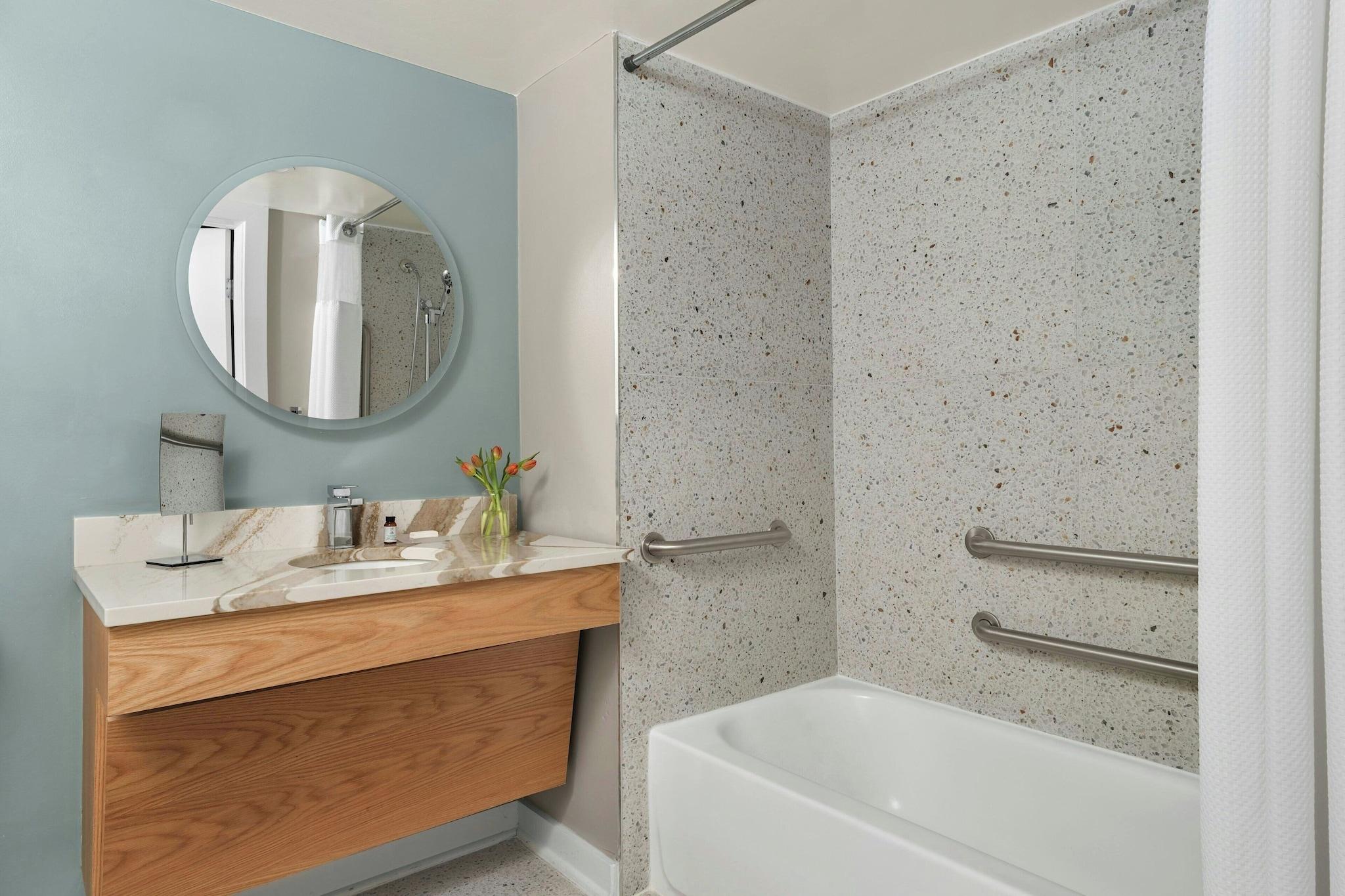 Studio Two Queen Beds