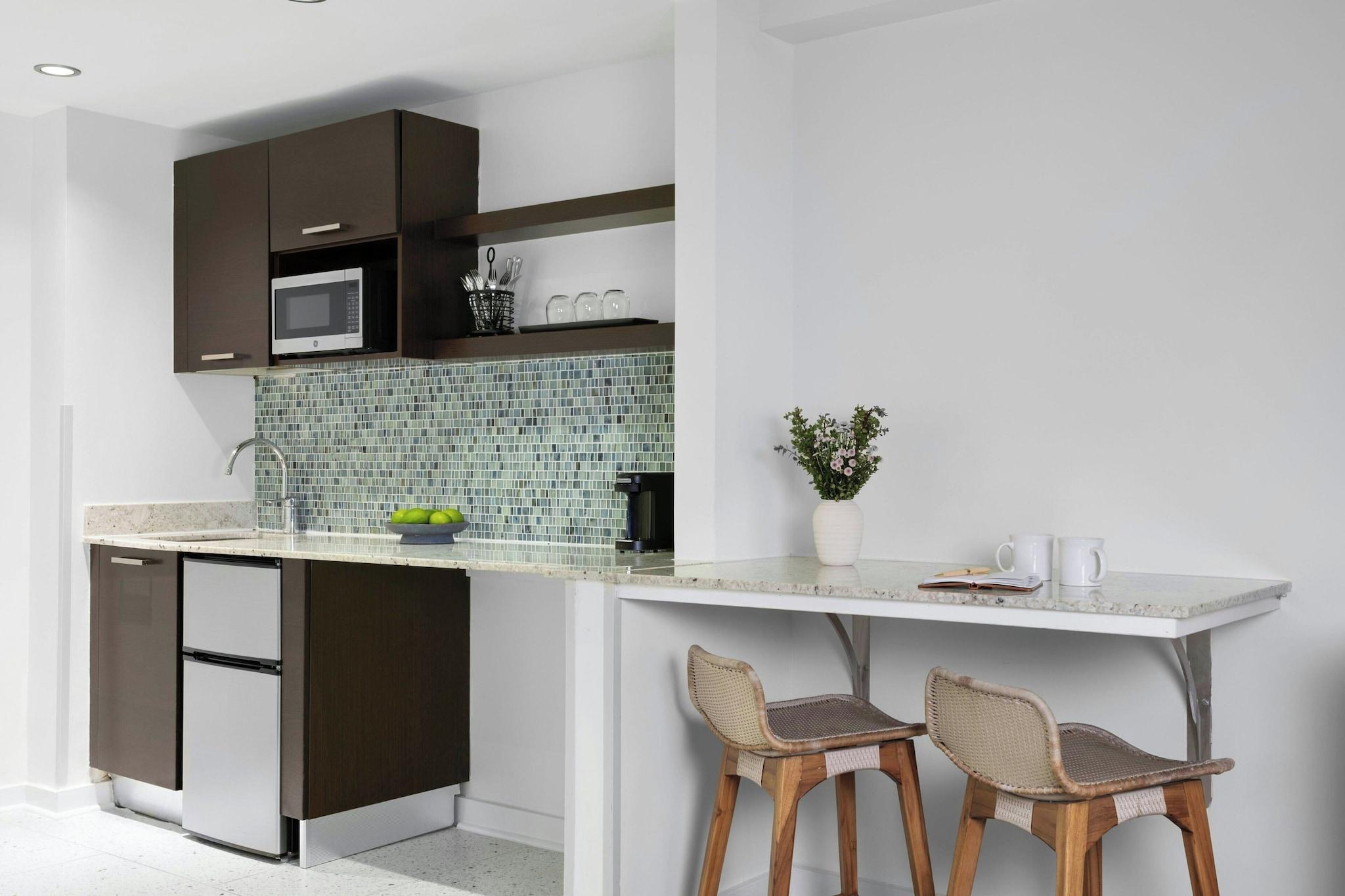 Studio Two Queen Beds