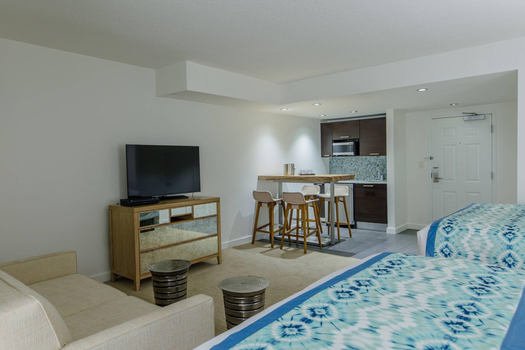 Studio Two Queen Beds