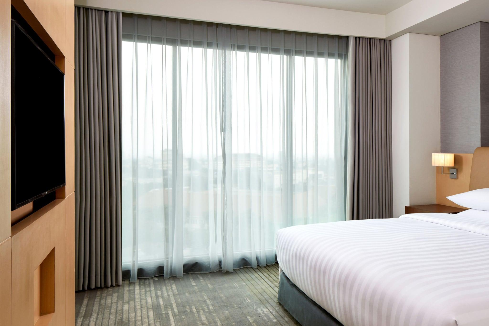 Suite City View King Bed