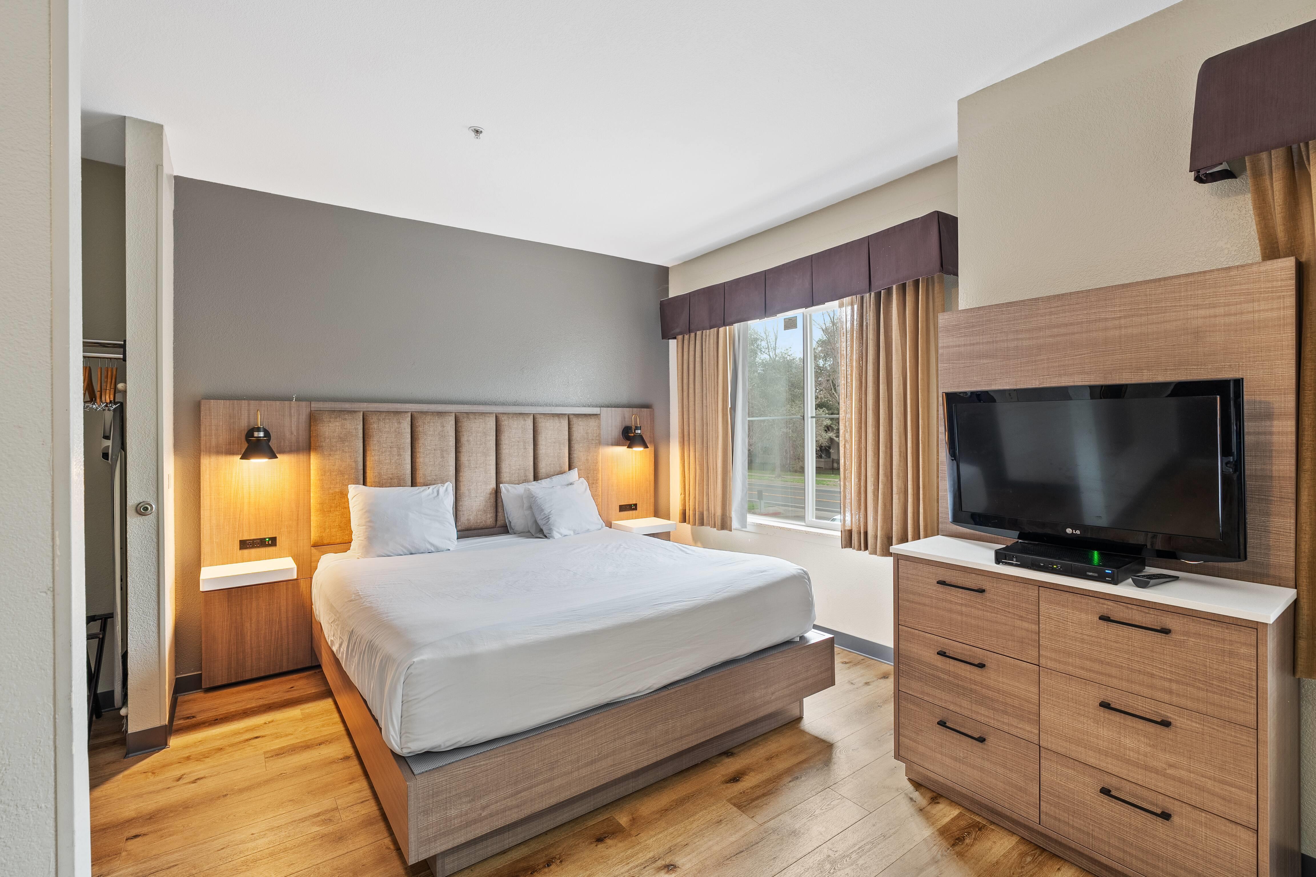 Room King Size Bed