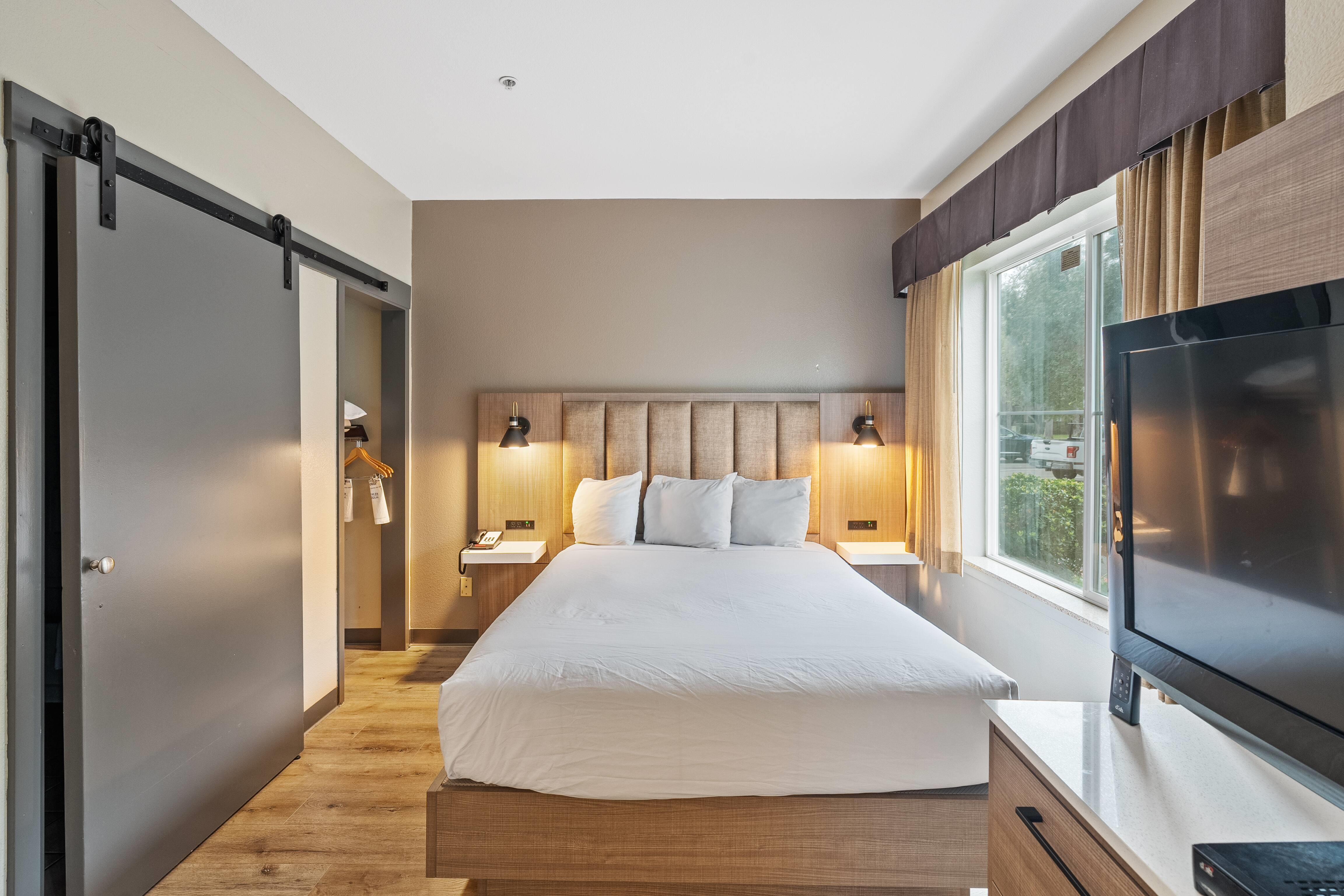 Room Queen Size Bed