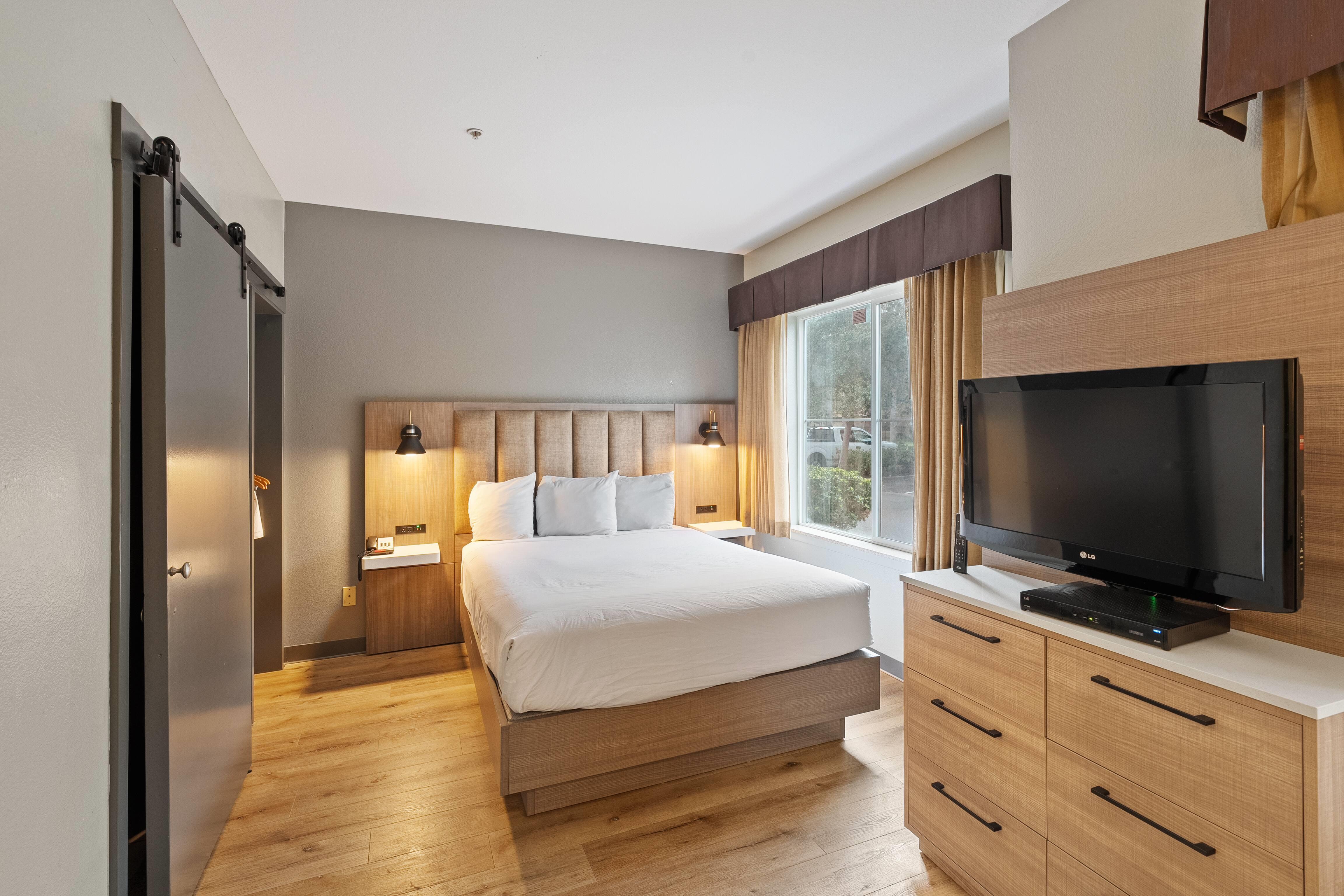 Room Queen Size Bed