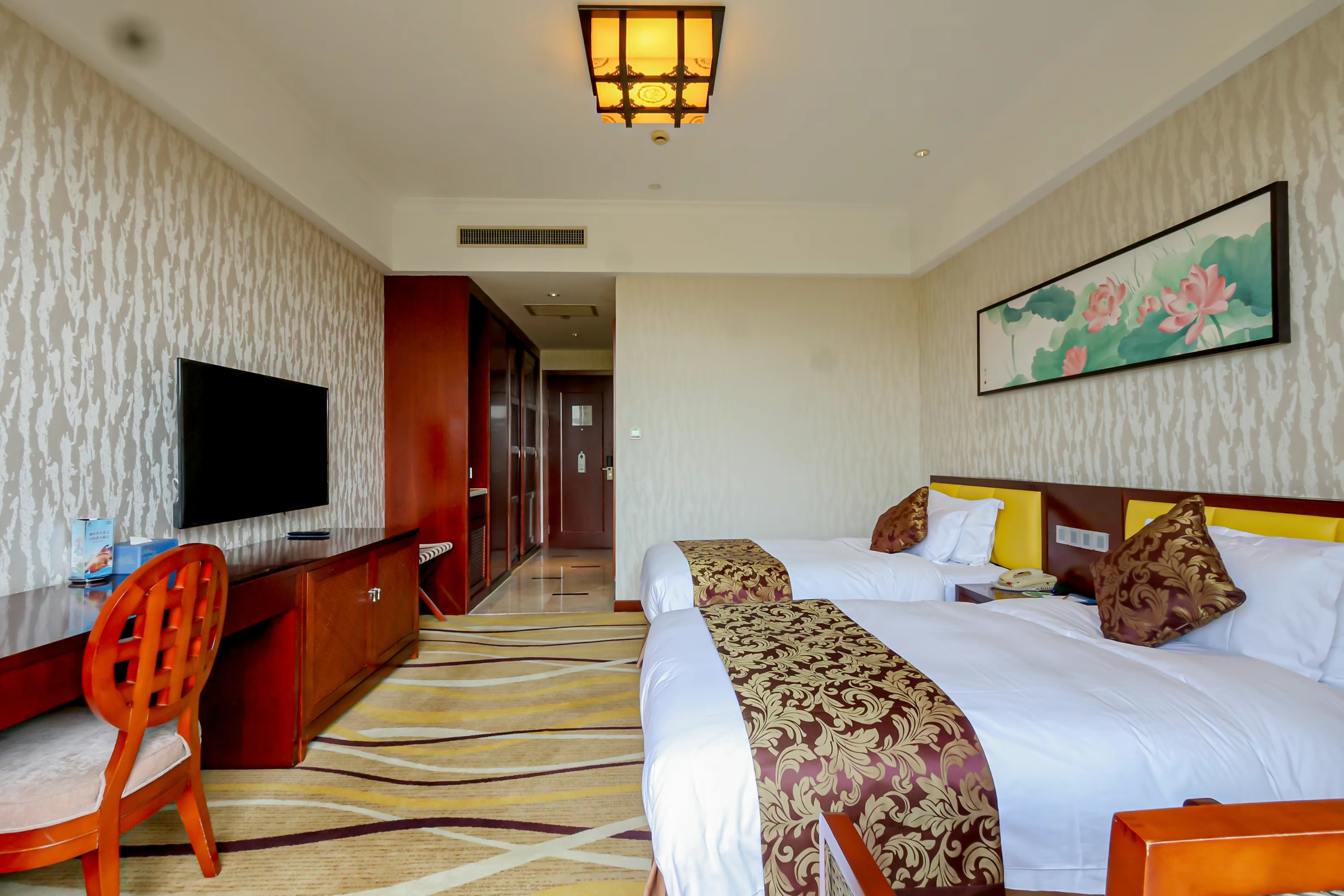 Twin Park View with Balcony