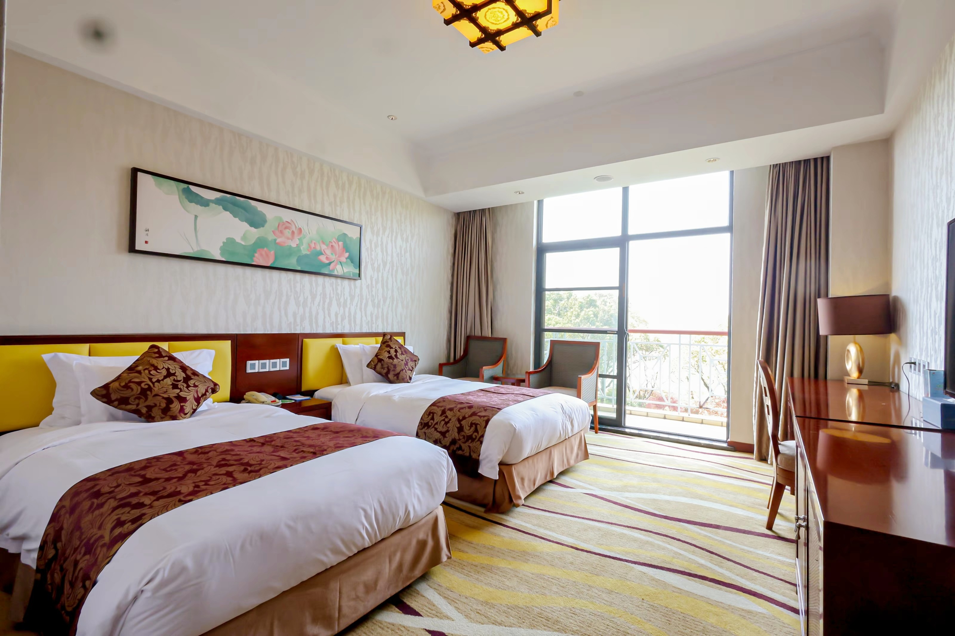 Twin Park View with Balcony