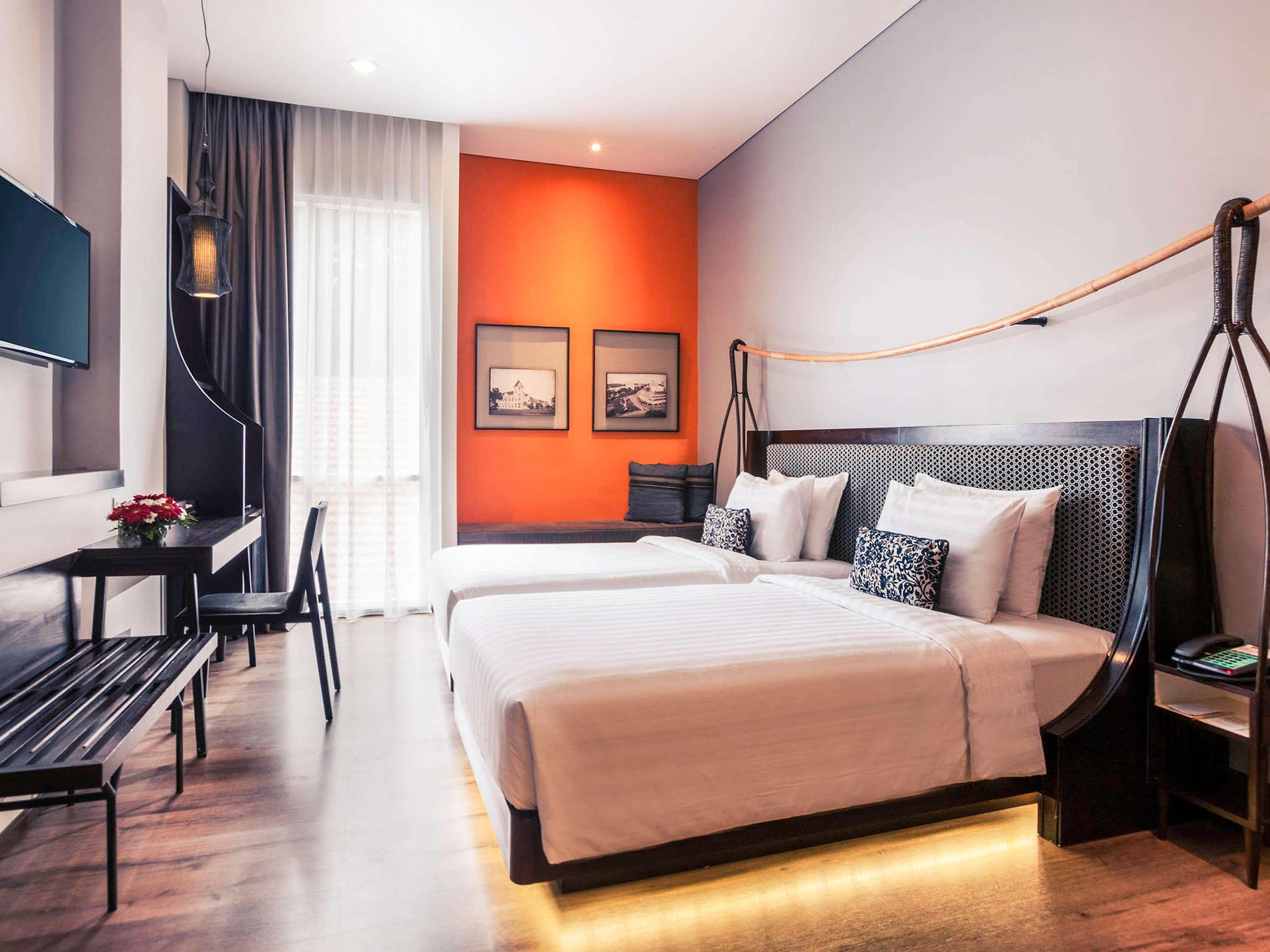 Twin Classic City View