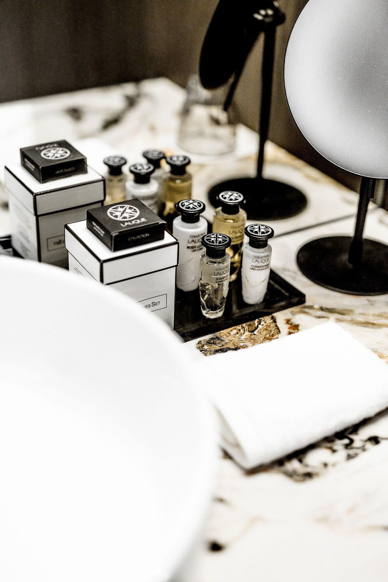 Suite Deluxe King Bed