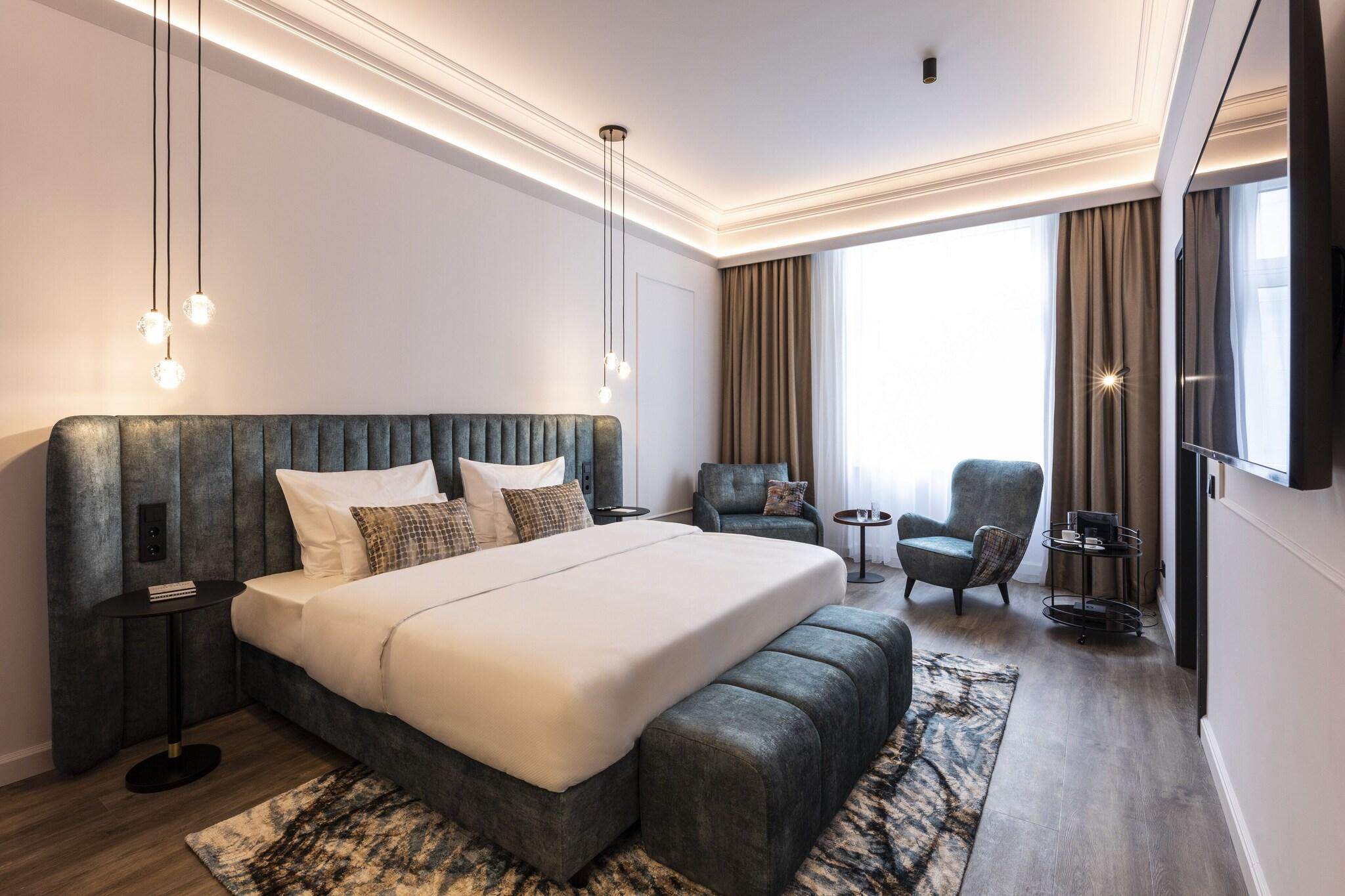 Family Room King Size Bed