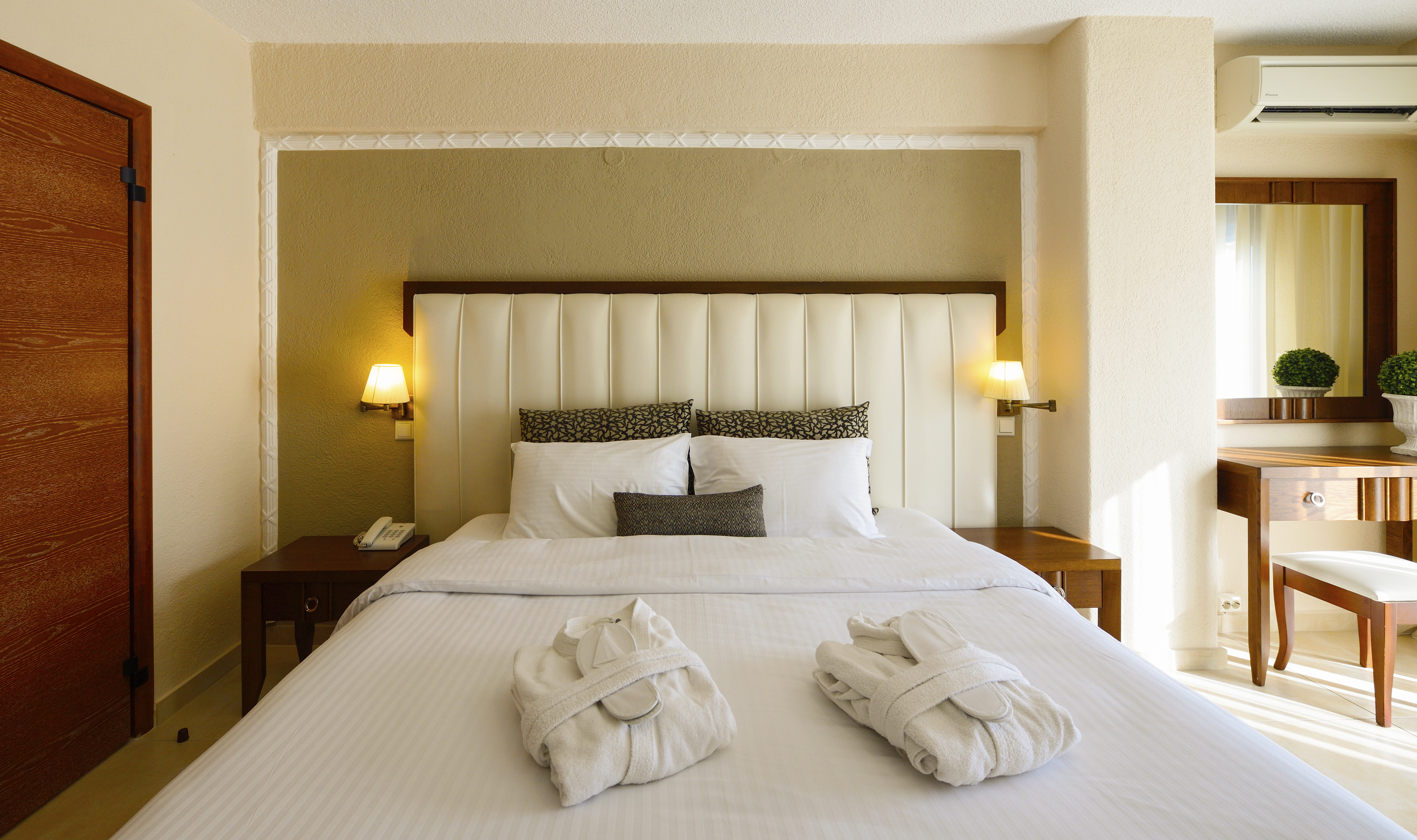 Double or Twin Superior Side Sea View