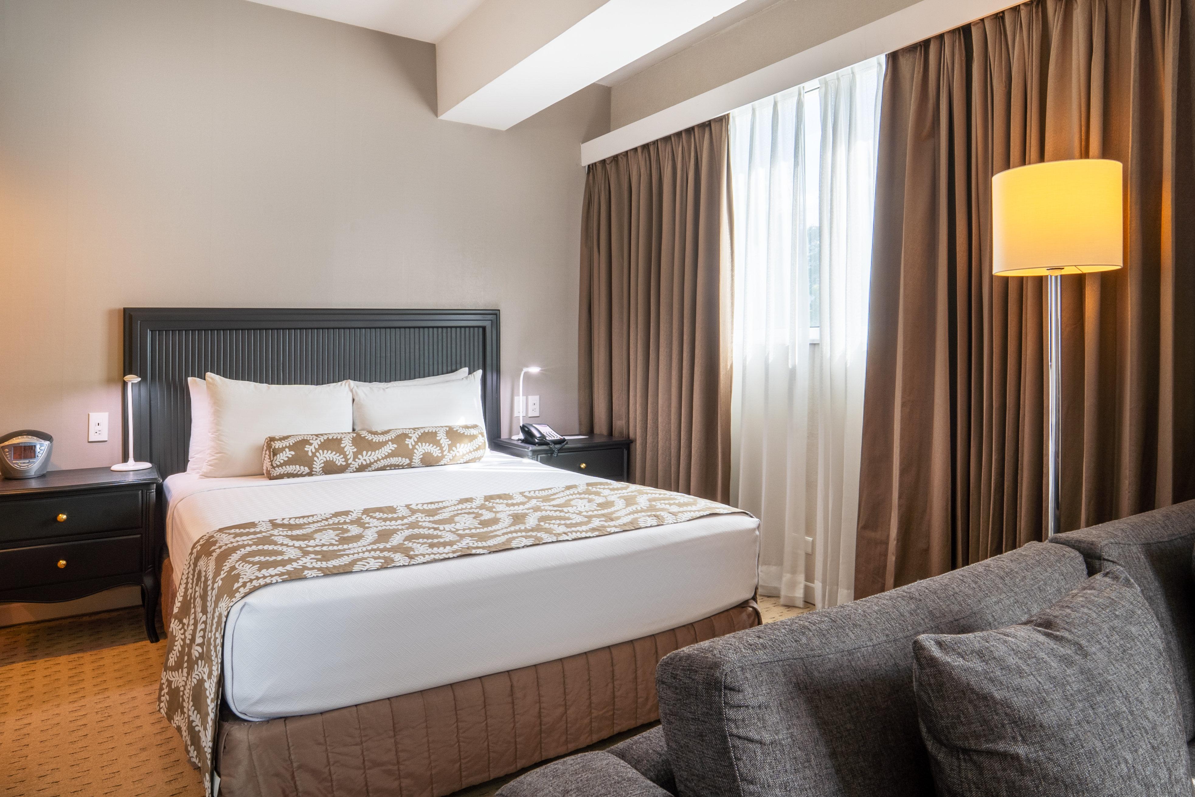 Junior Suite Queen Size Bed