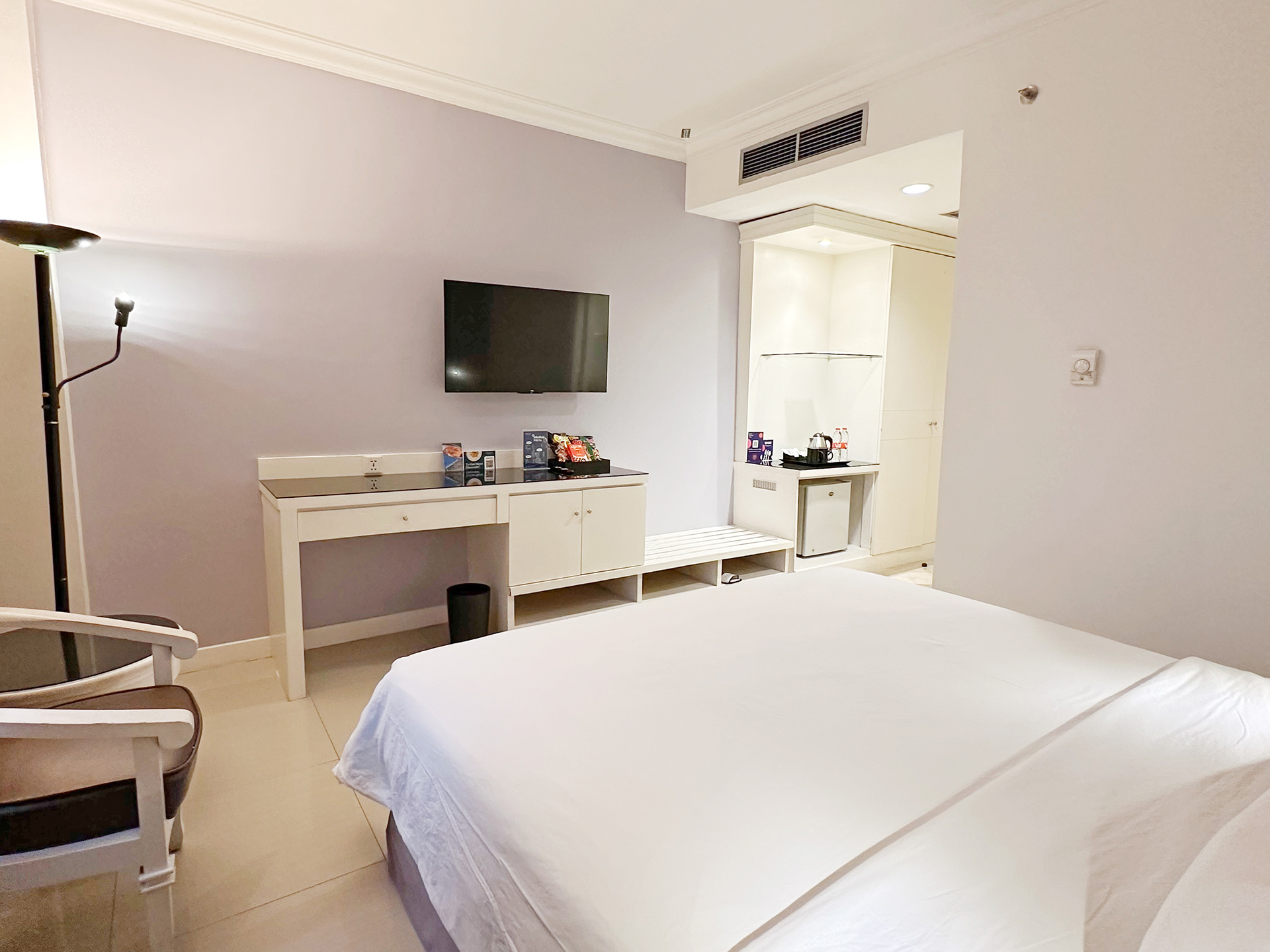 Double King Bed One Bedroom 