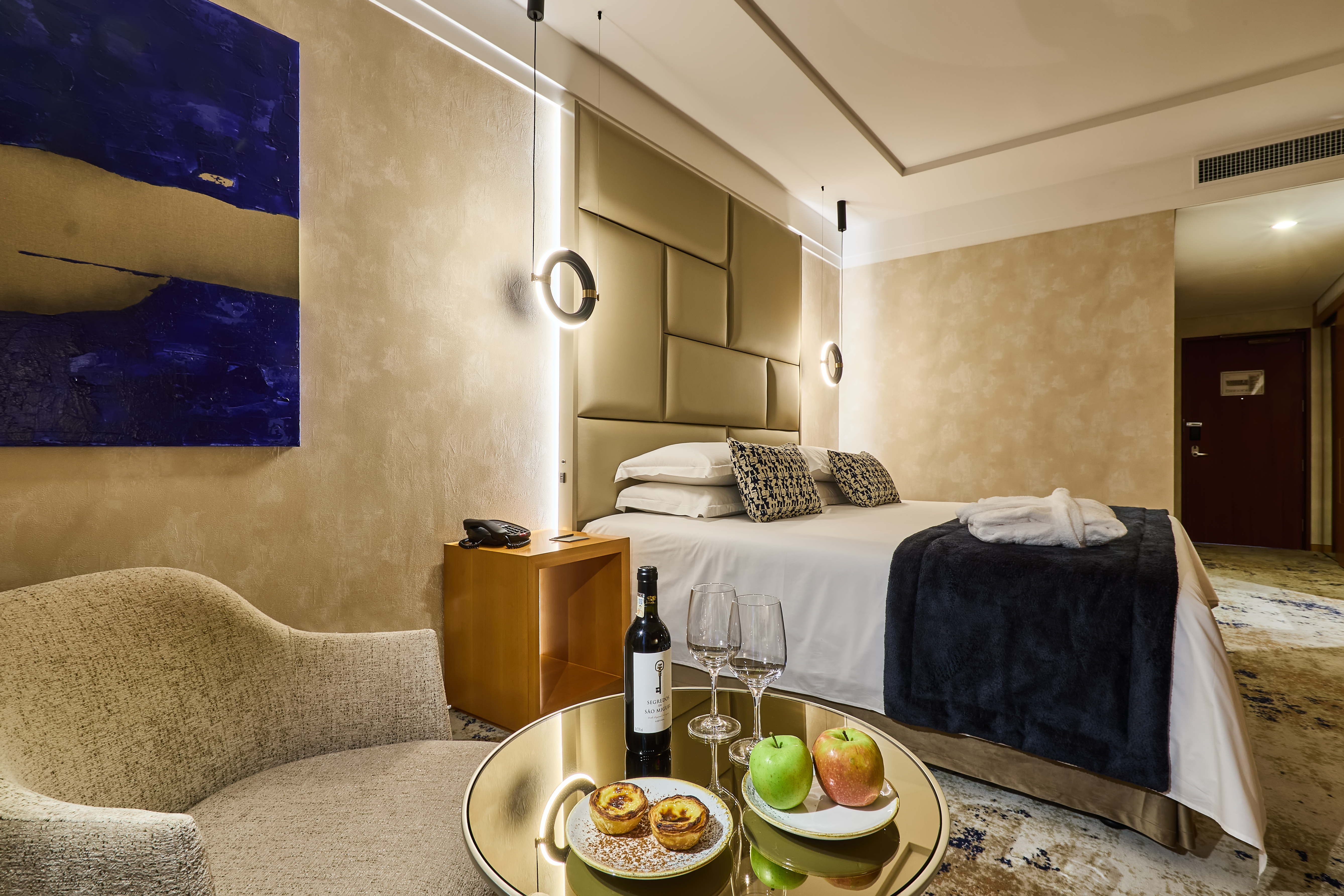 Double Deluxe One Bed