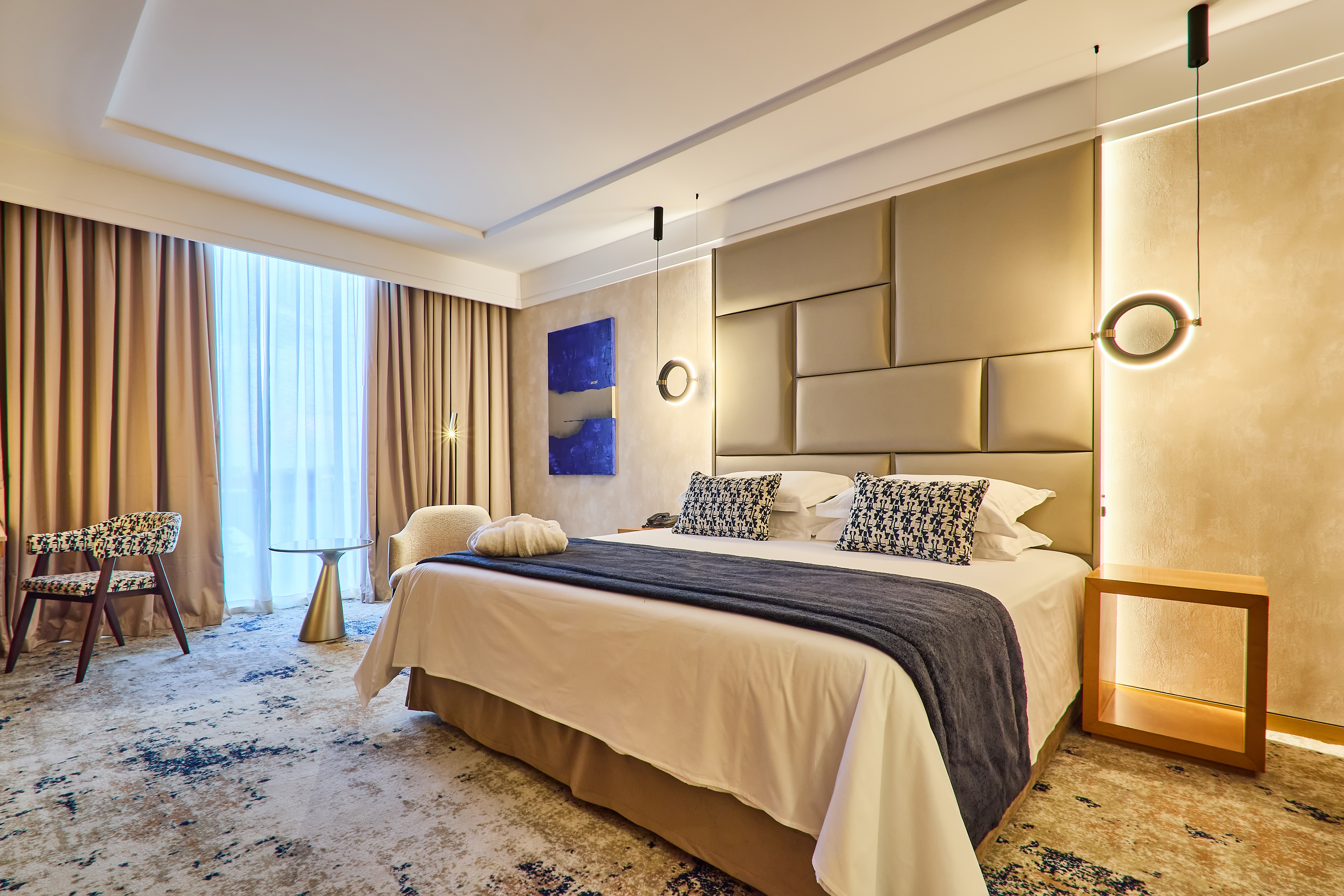 Double Deluxe One Bed