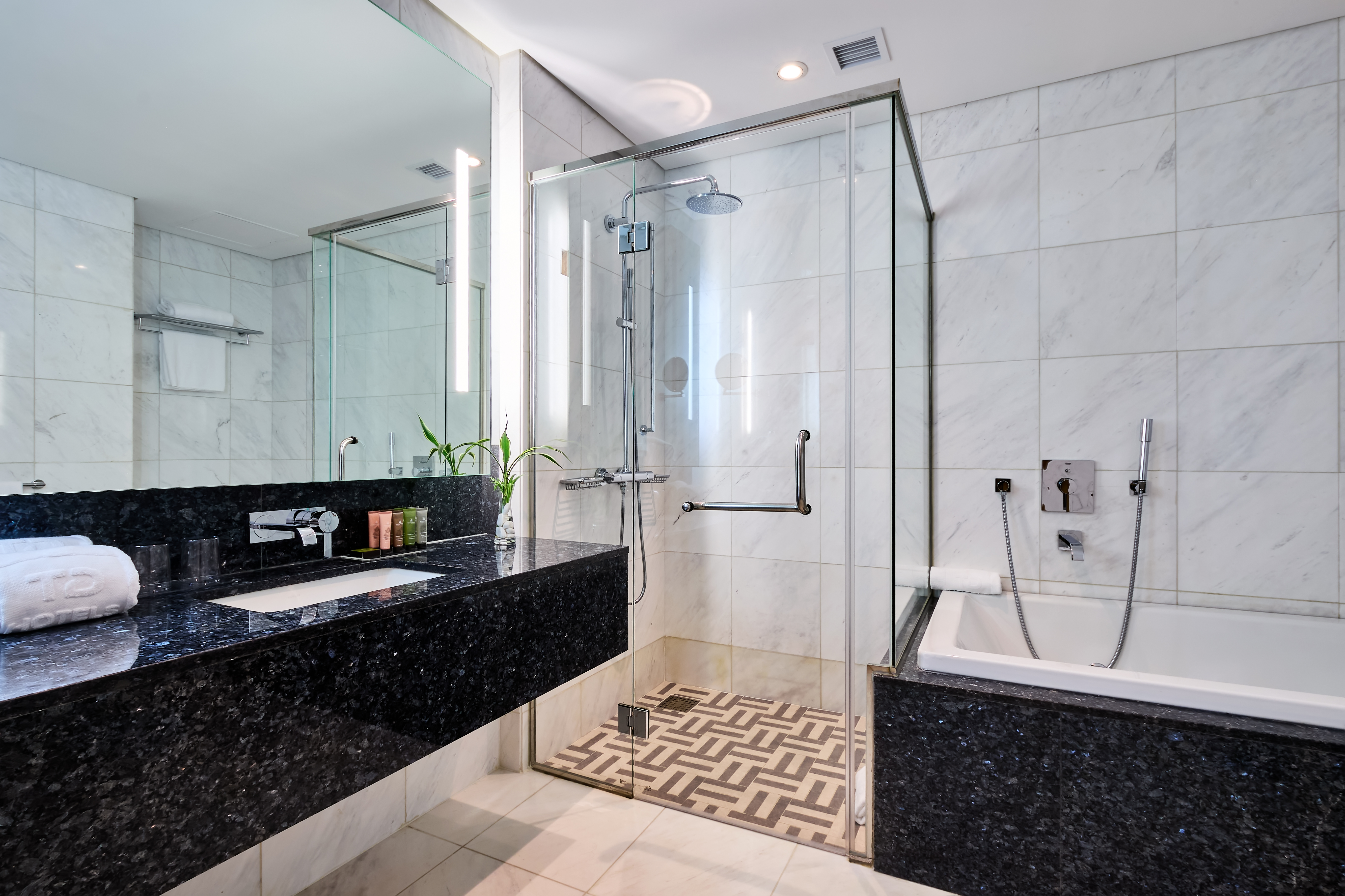 Double Deluxe One Bed