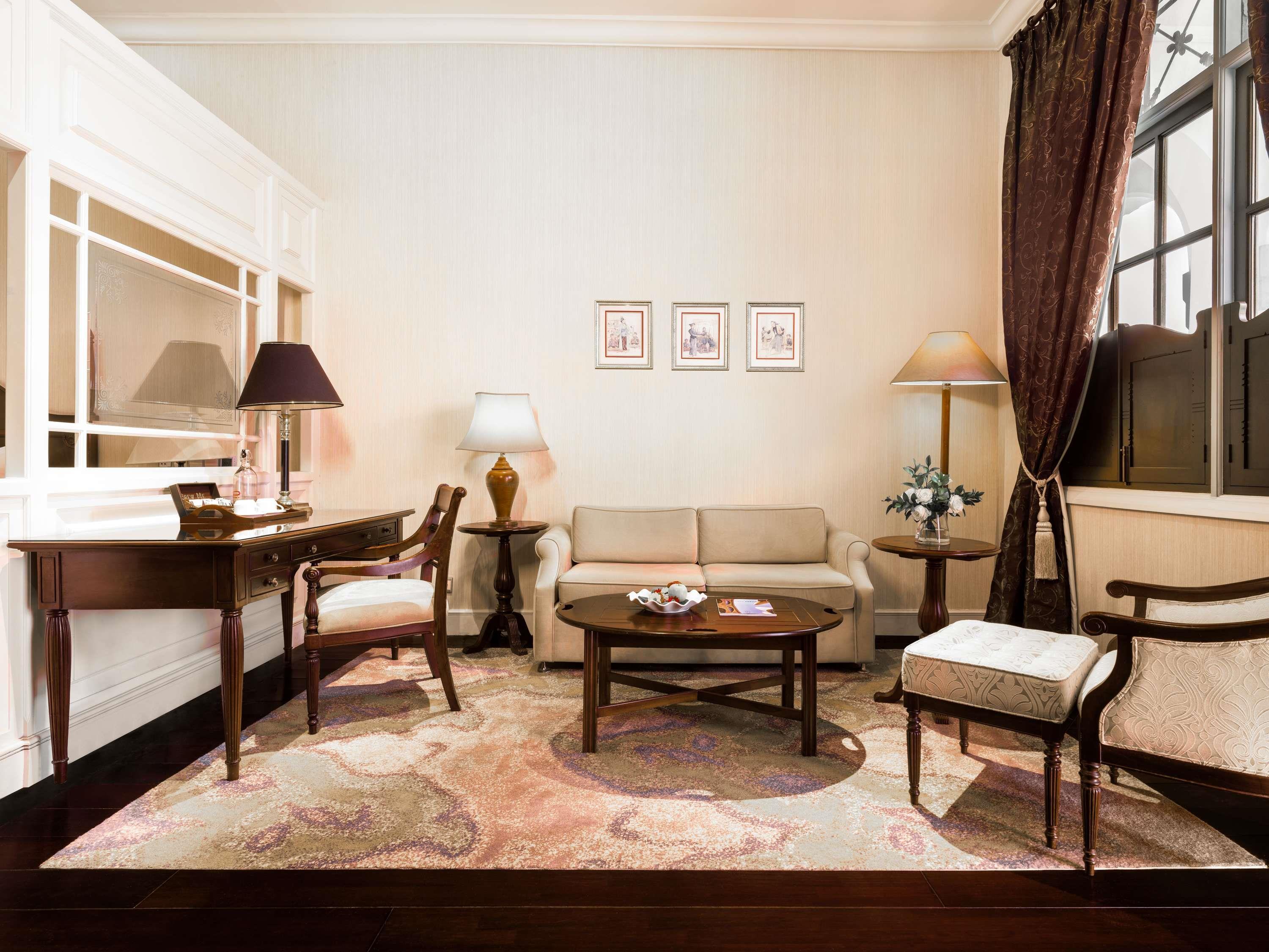 Suite King Size Bed