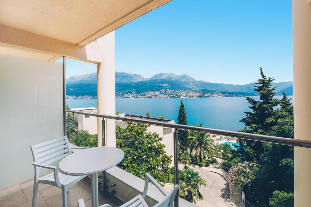 Double or Twin Side Sea View