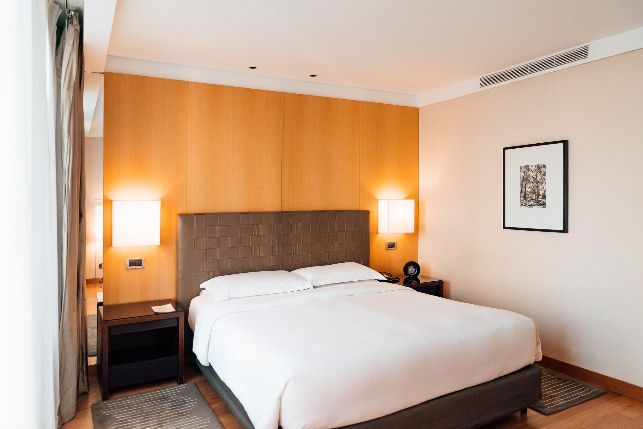 Double Deluxe King Bed