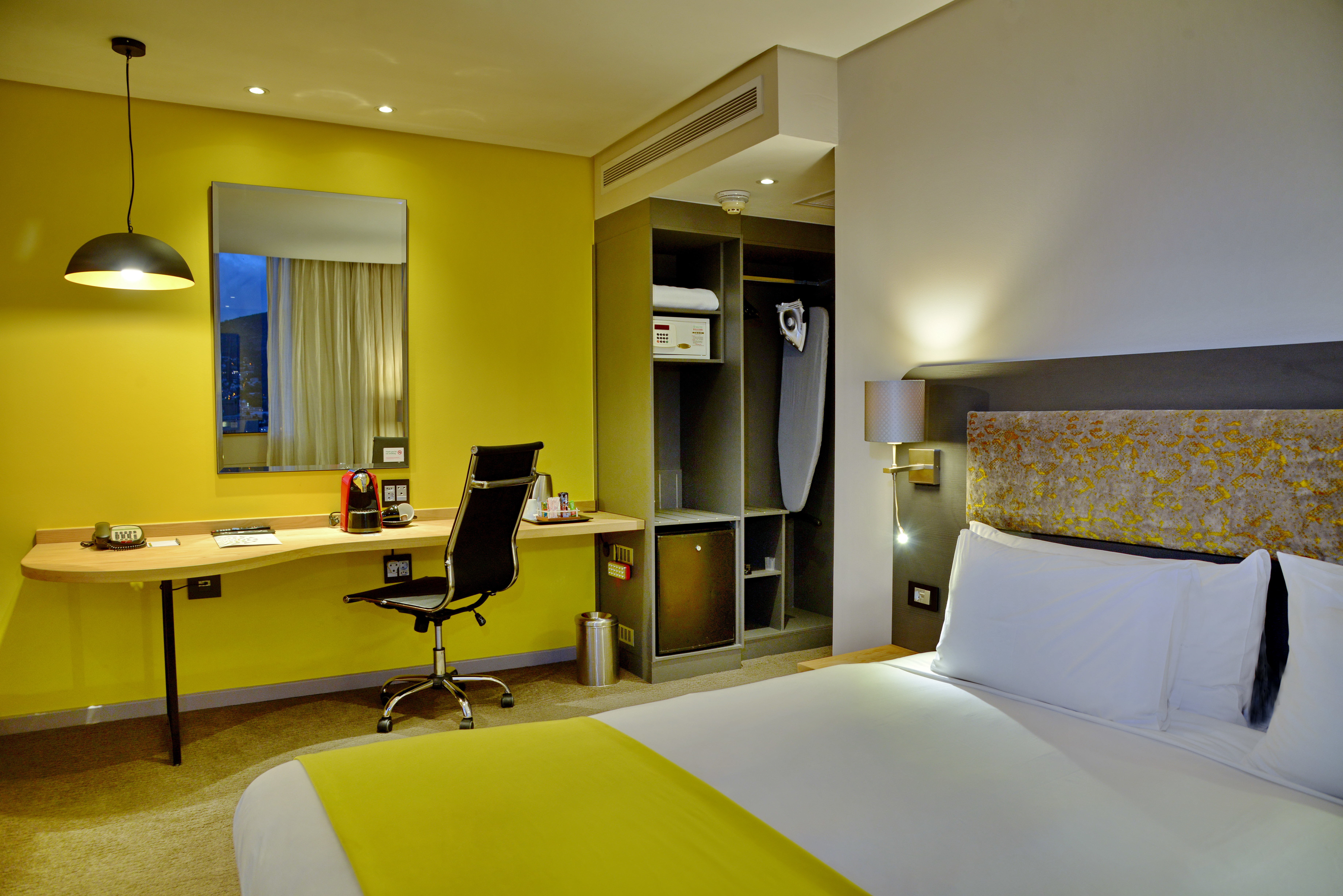 Single Deluxe King Bed