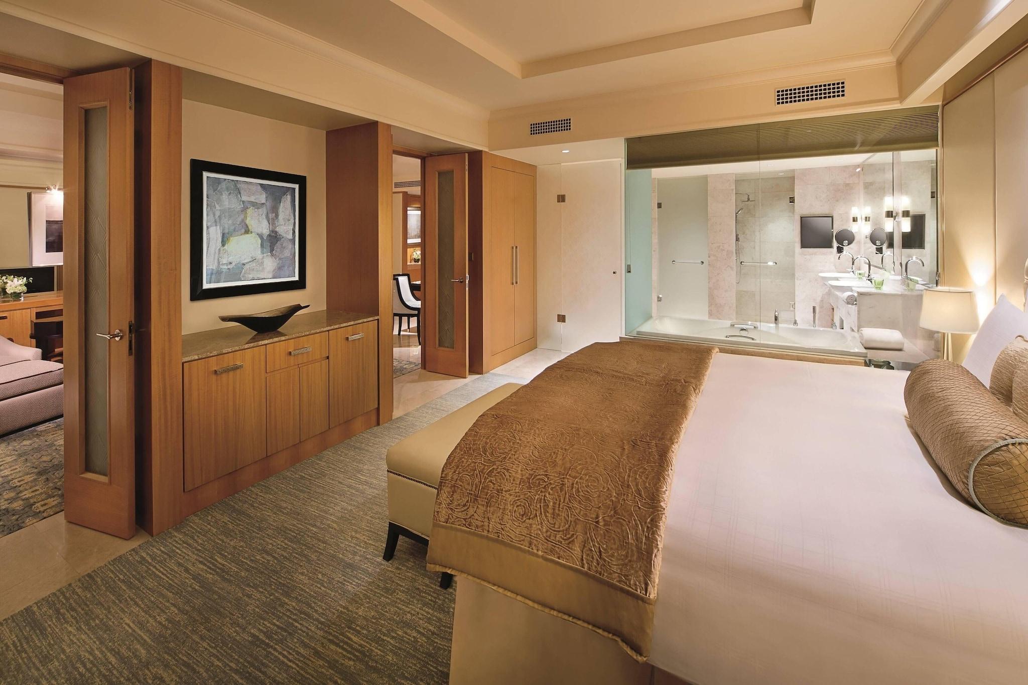 Suite Club King Bed