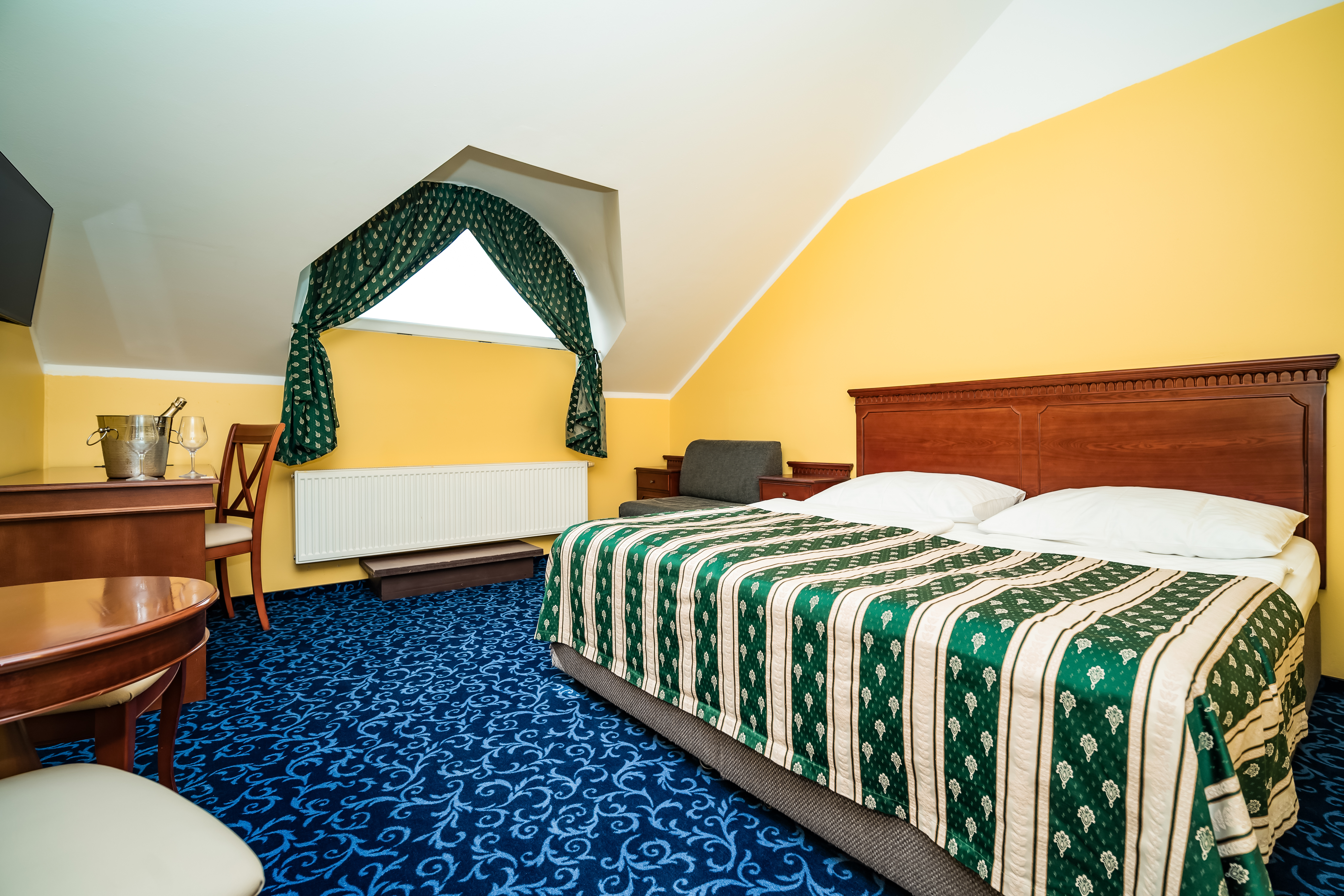 Double or Twin Standard