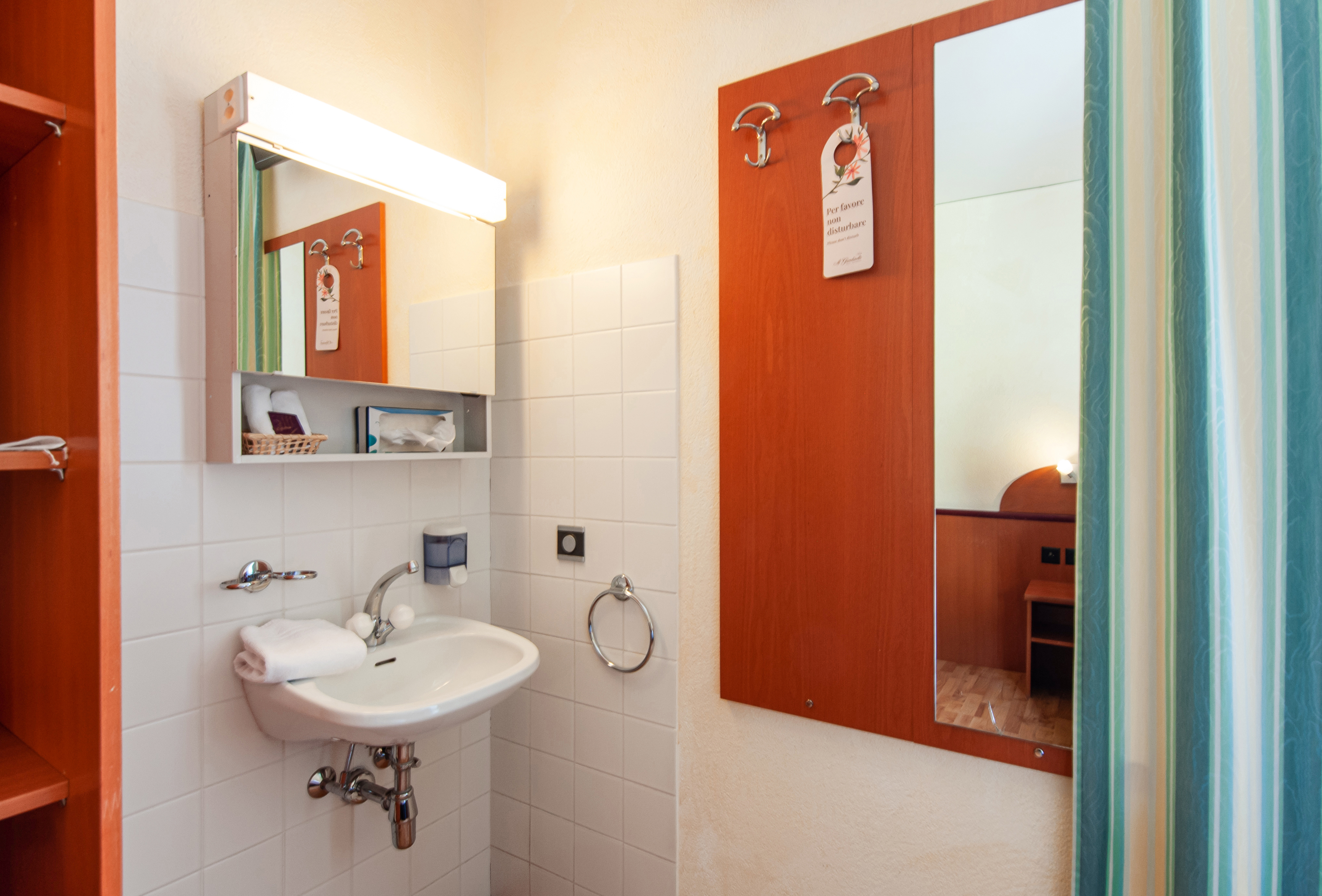 Single Shared Internal Bathroom