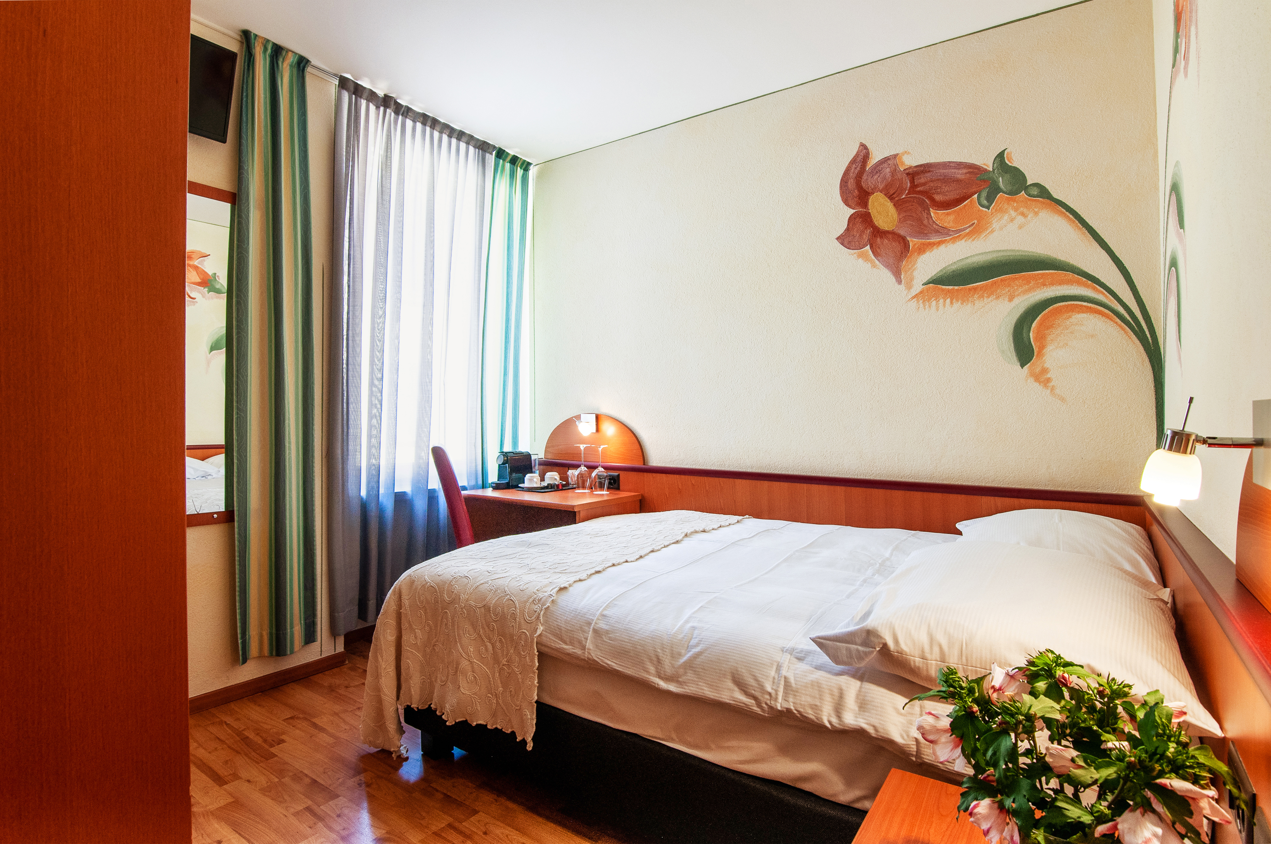 Single Shared Internal Bathroom