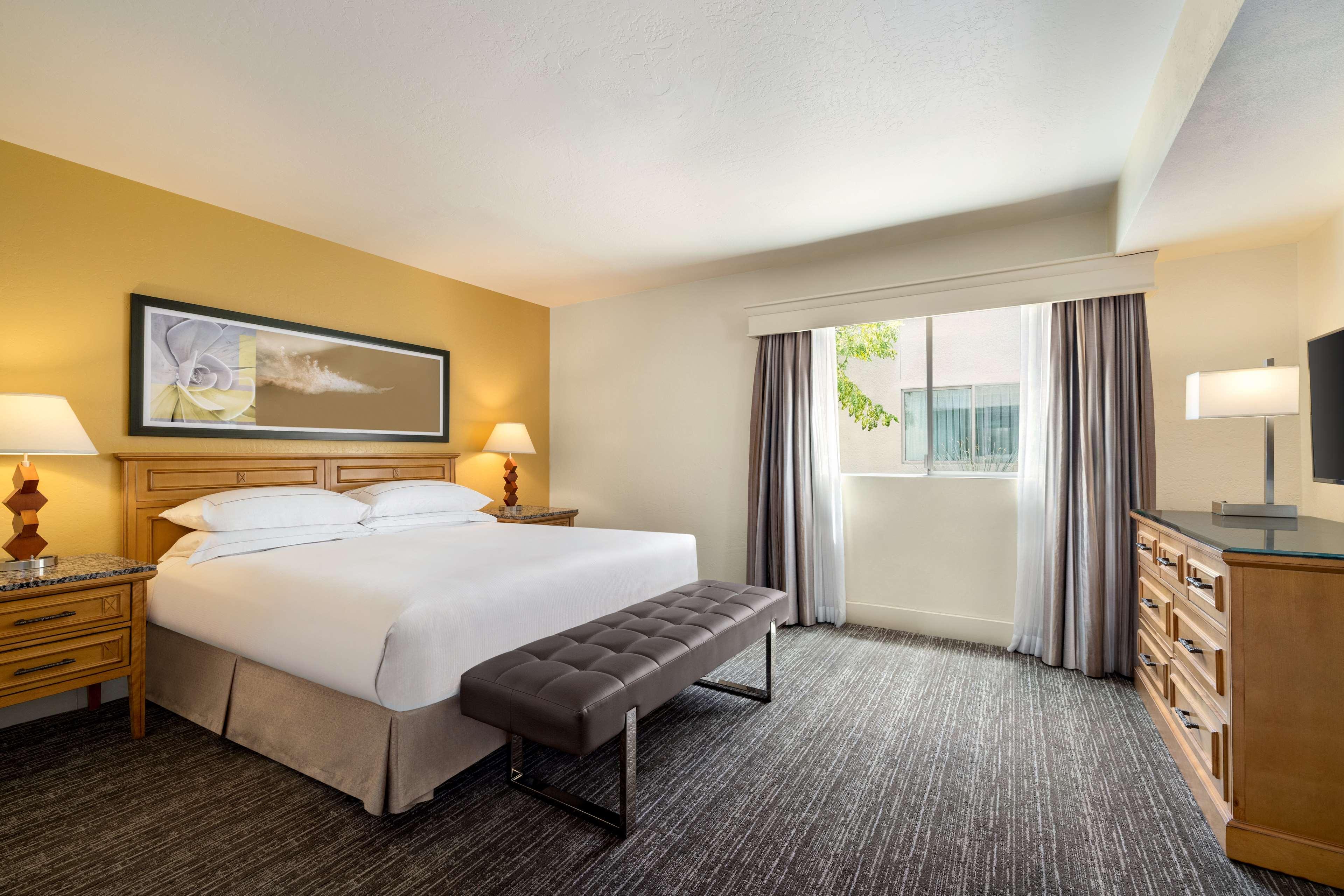 Villa Accessible King Size Bed