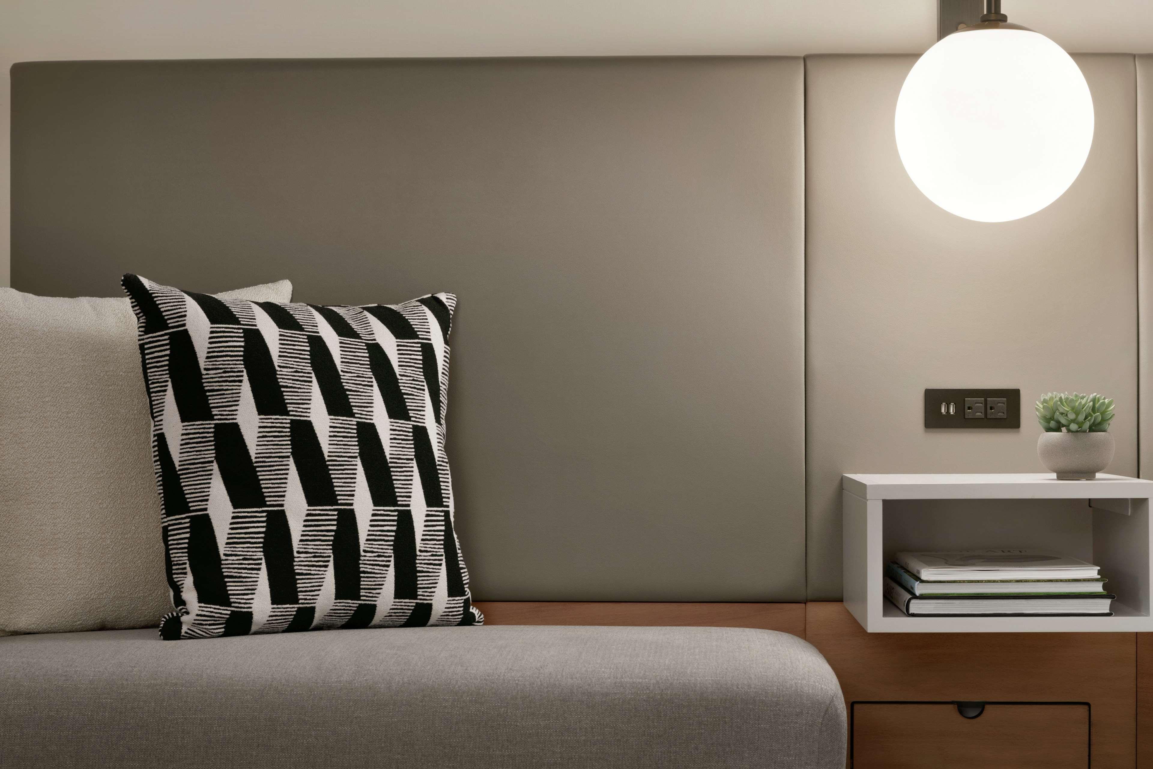 Villa Accessible King Size Bed