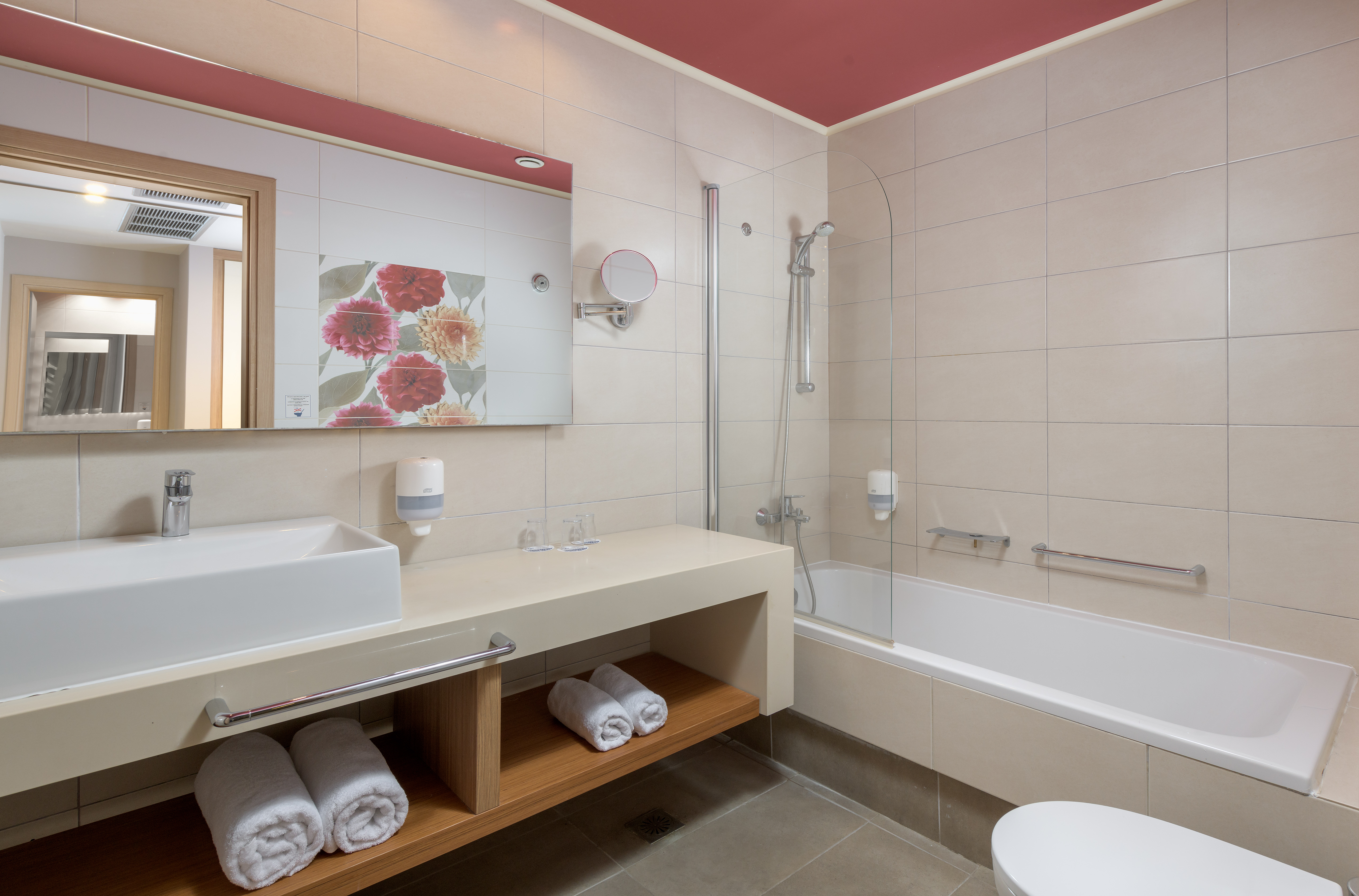 Family Room Superior Mountain View