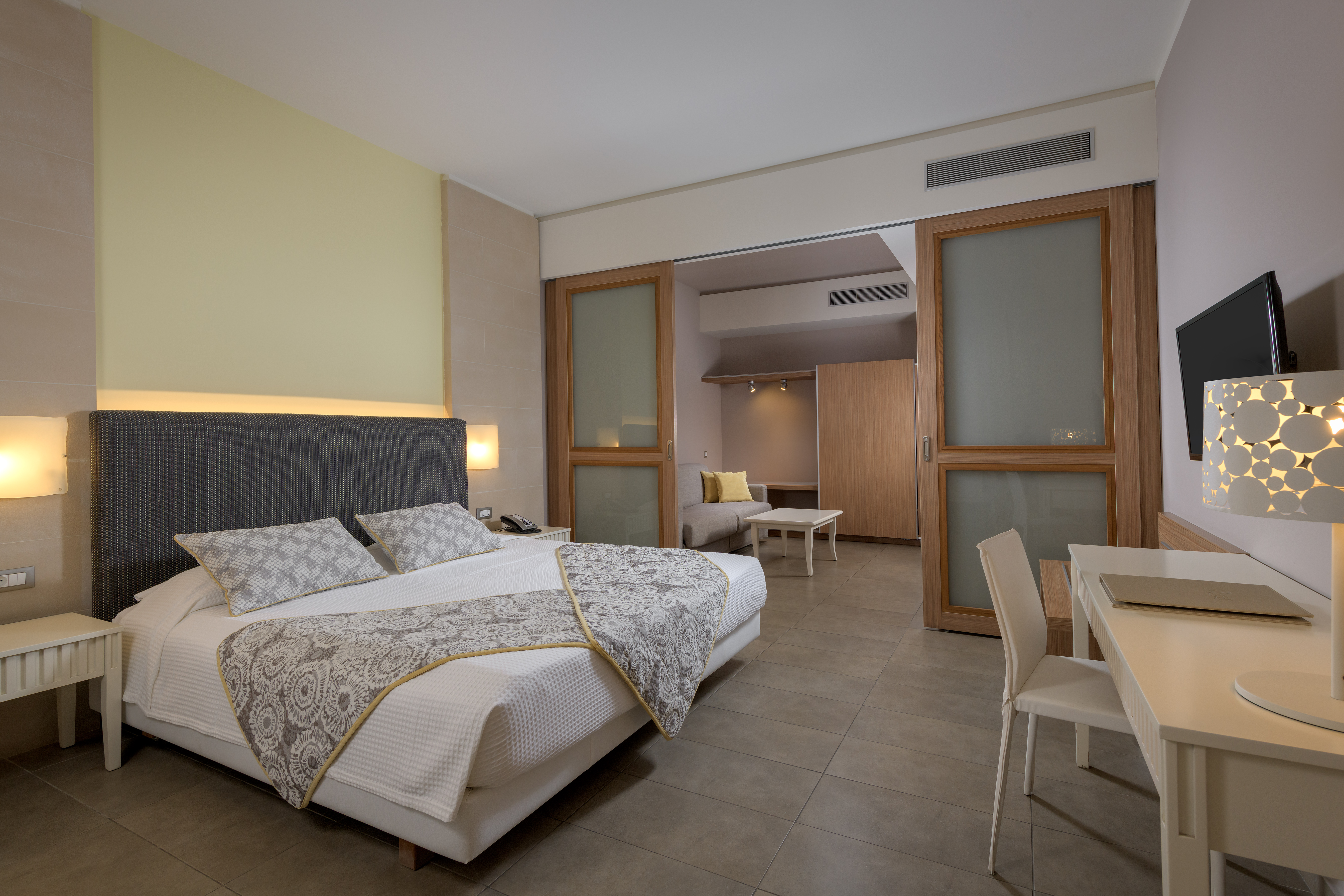 Family Room Superior Mountain View