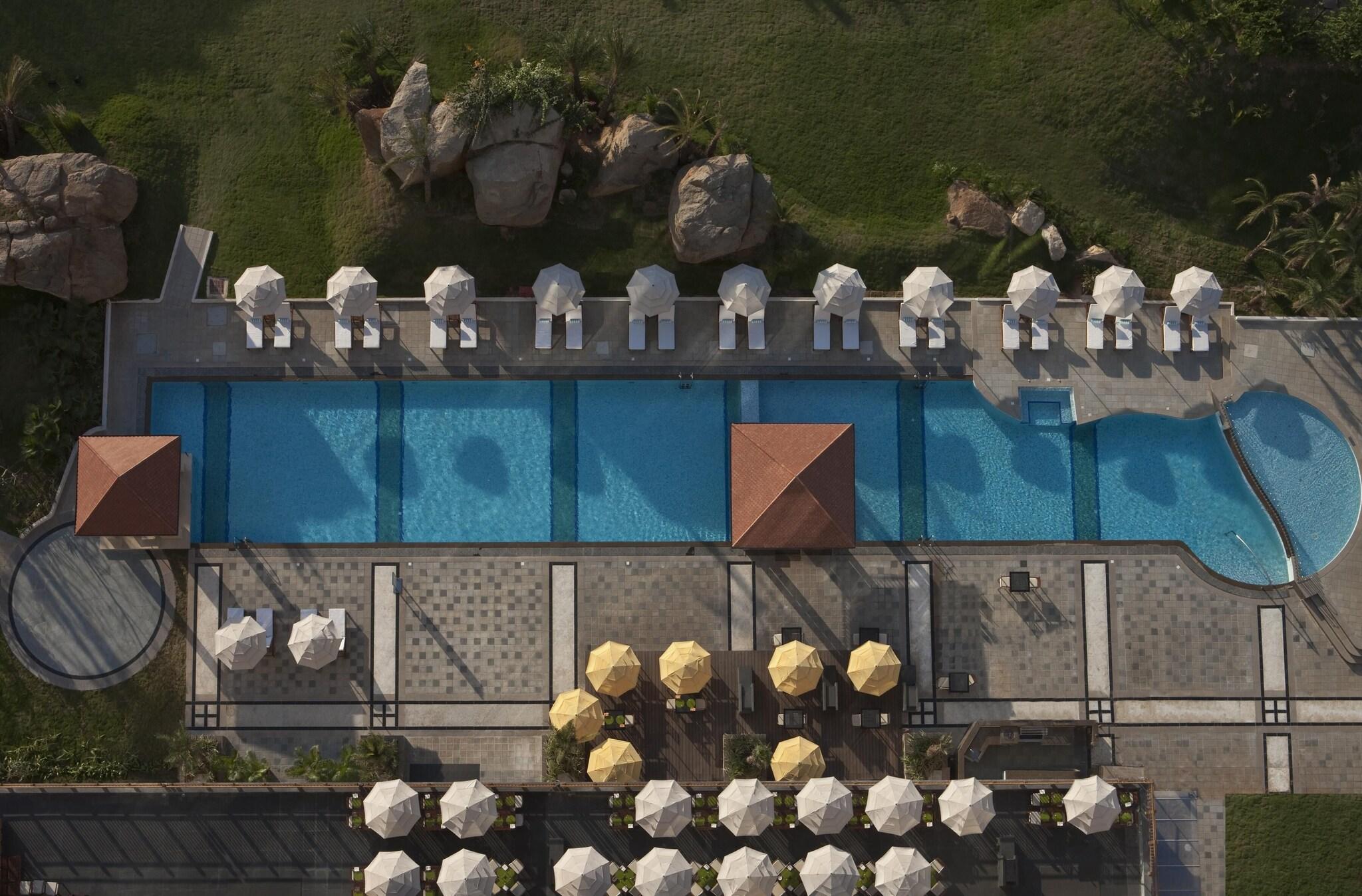 Double Pool View King Bed