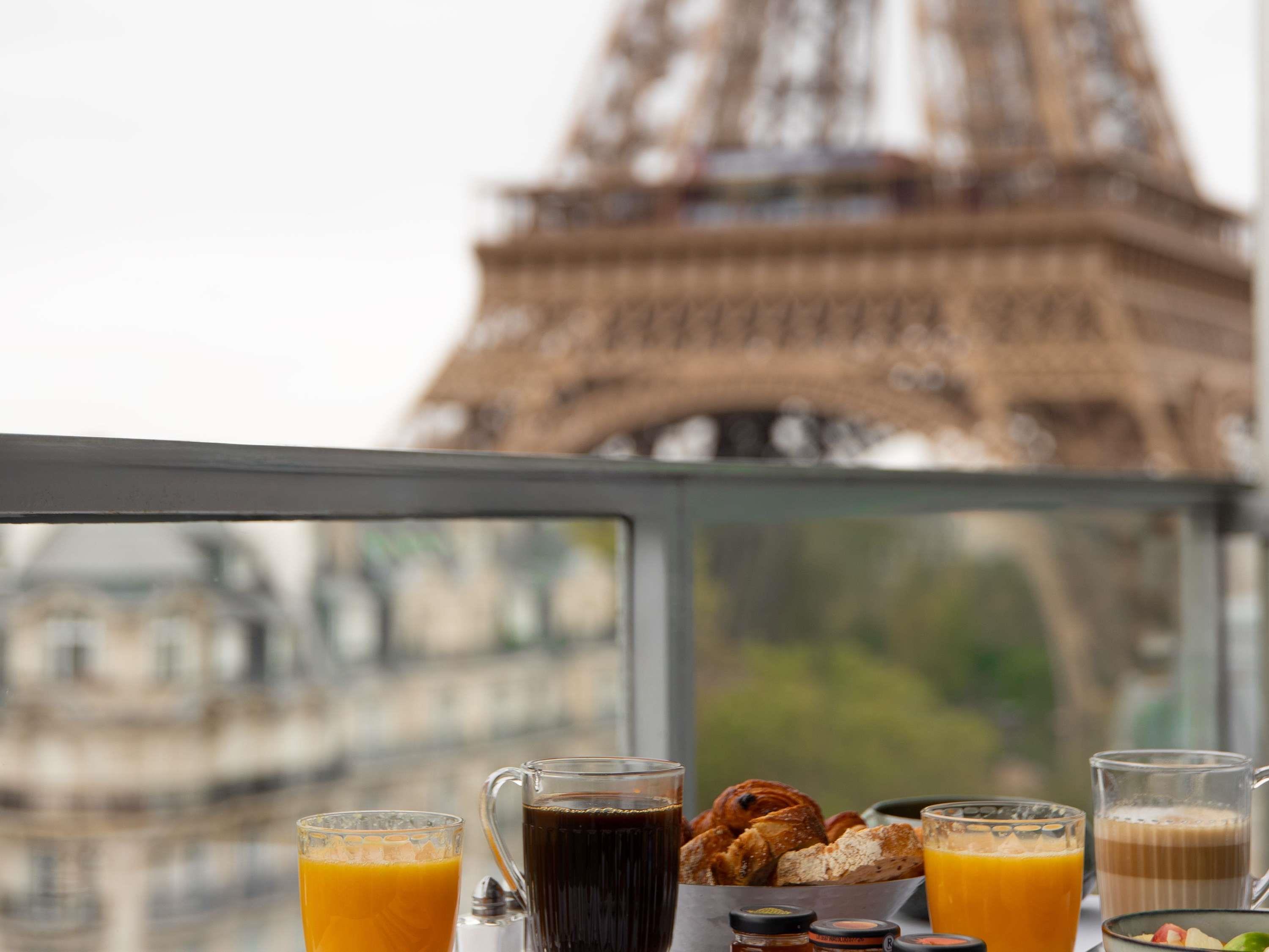 Double Deluxe City View King Bed