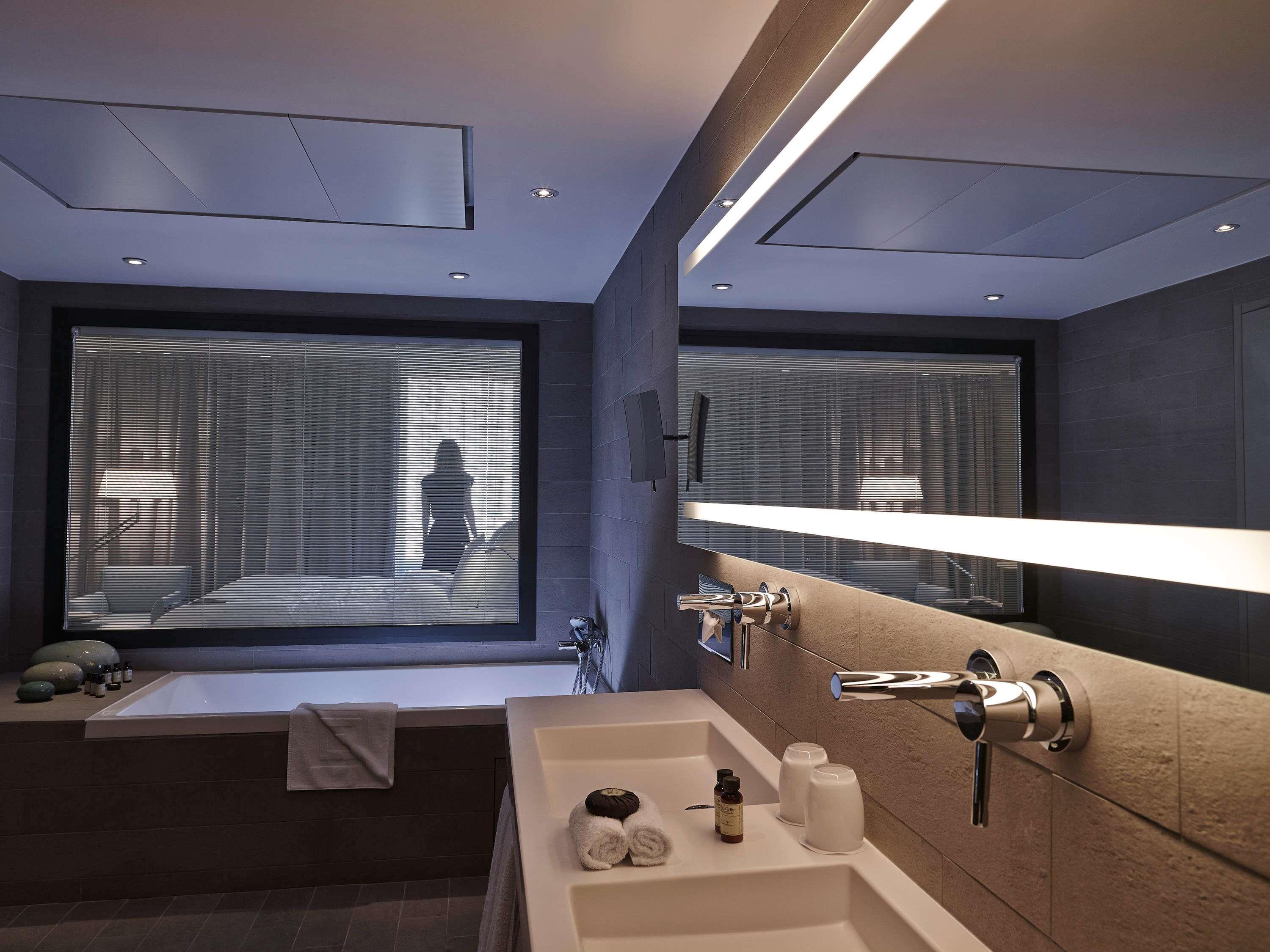 Suite with Balcony with Views