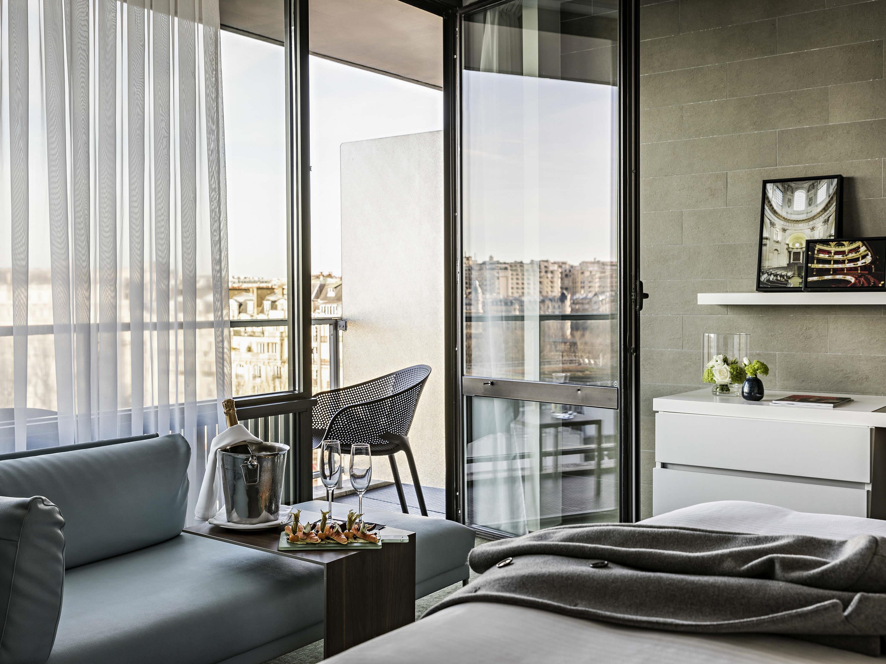 Double Deluxe City View King Bed