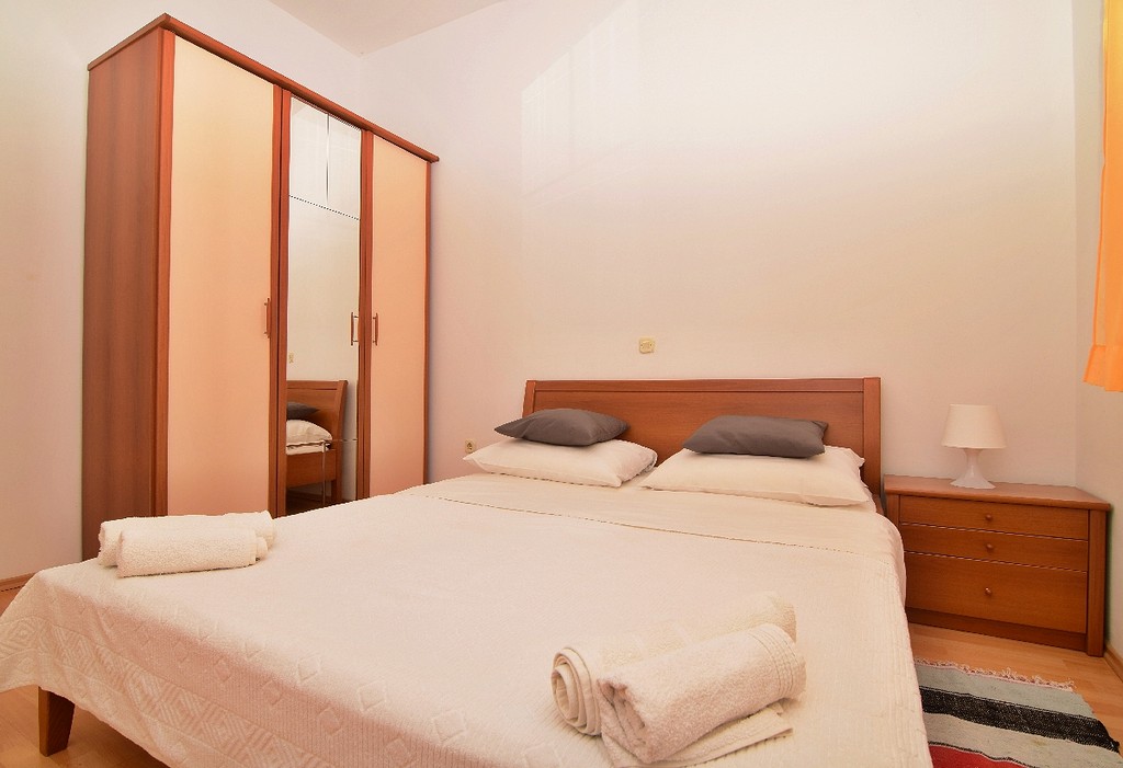 Apartment Capacity 4