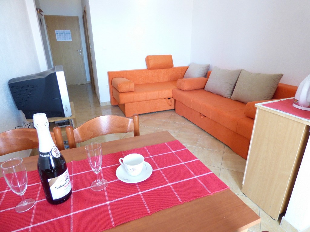 Apartment Capacity 3