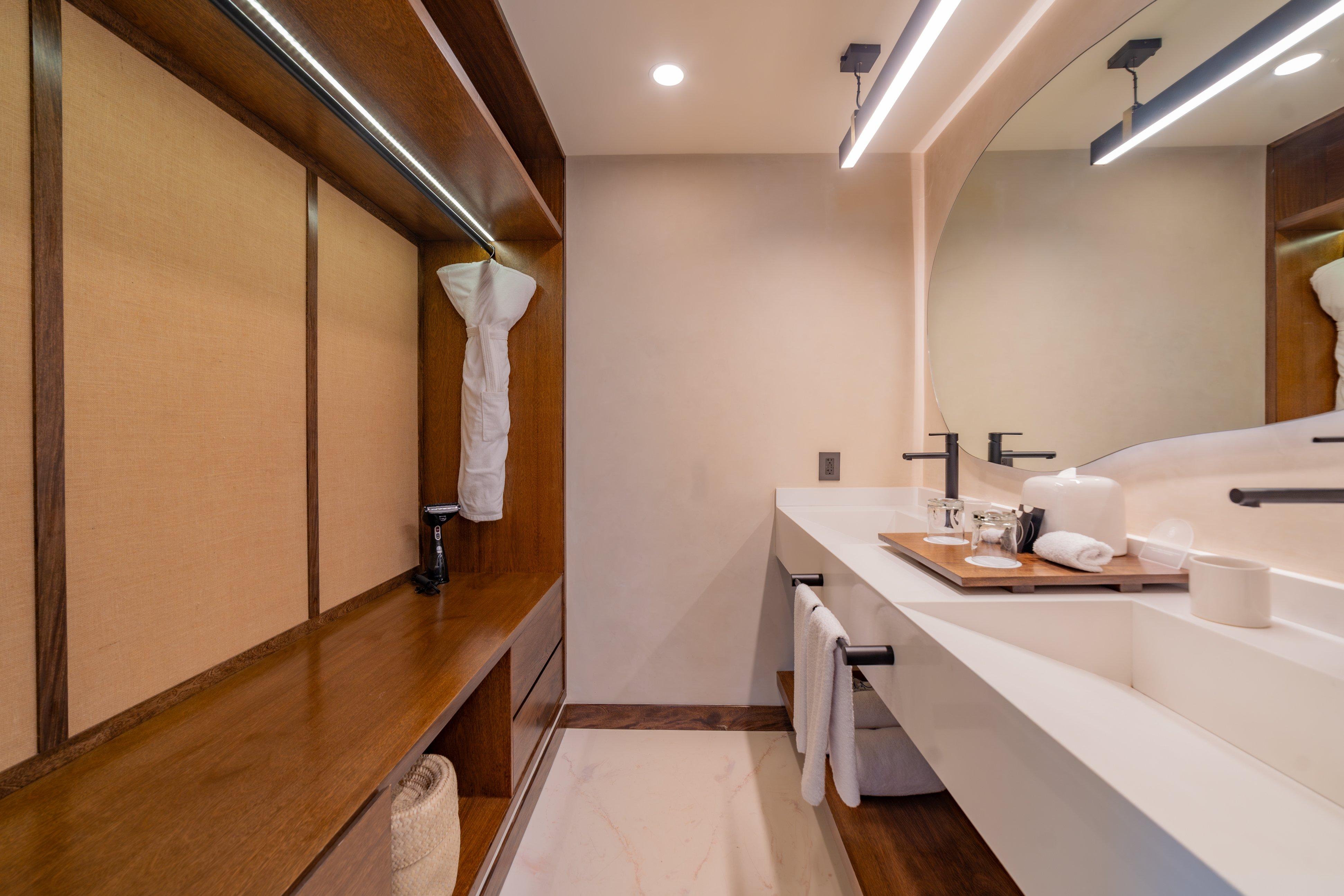 Suite Sea View King Bed