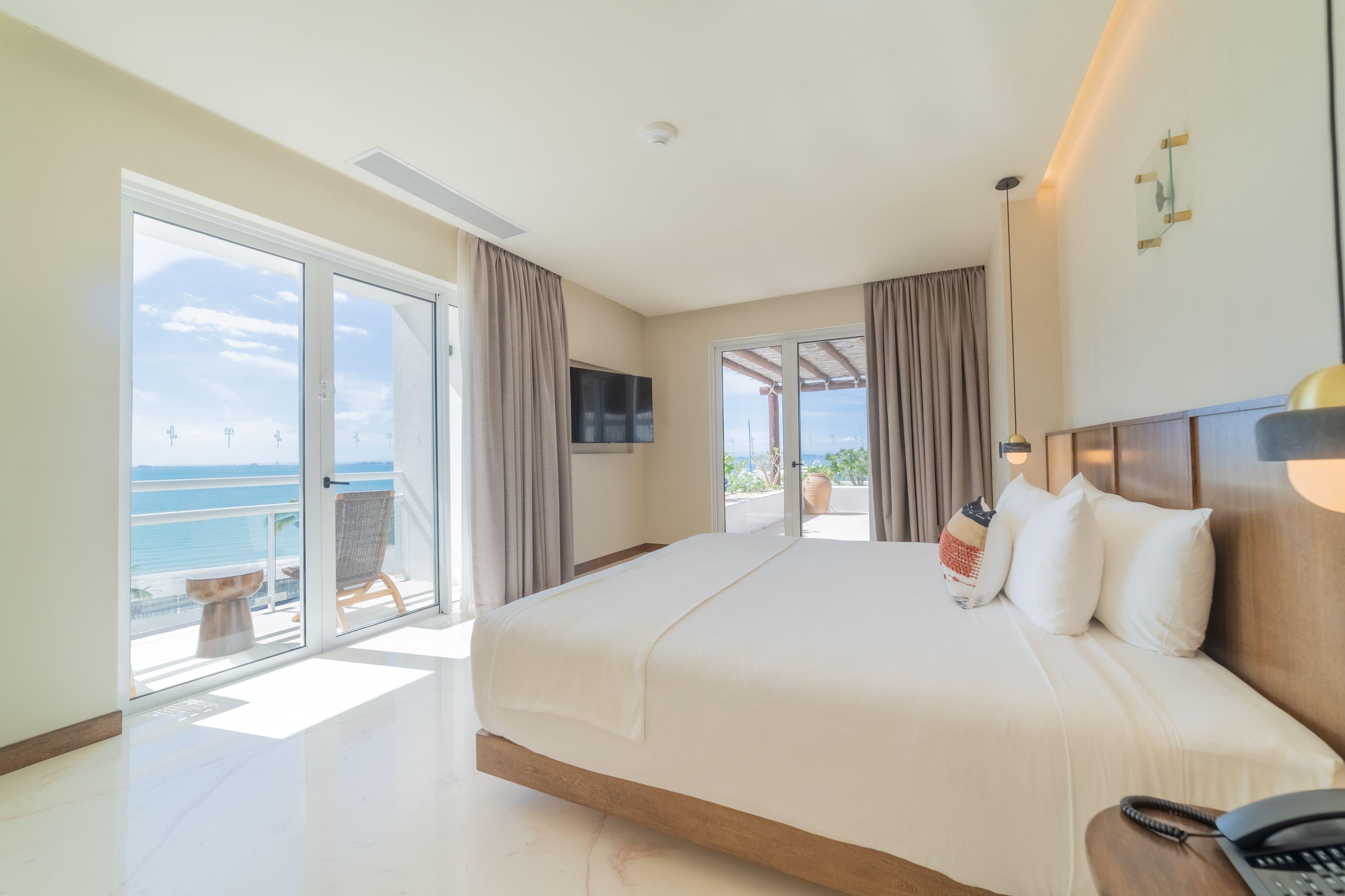 Suite Sea View King Bed