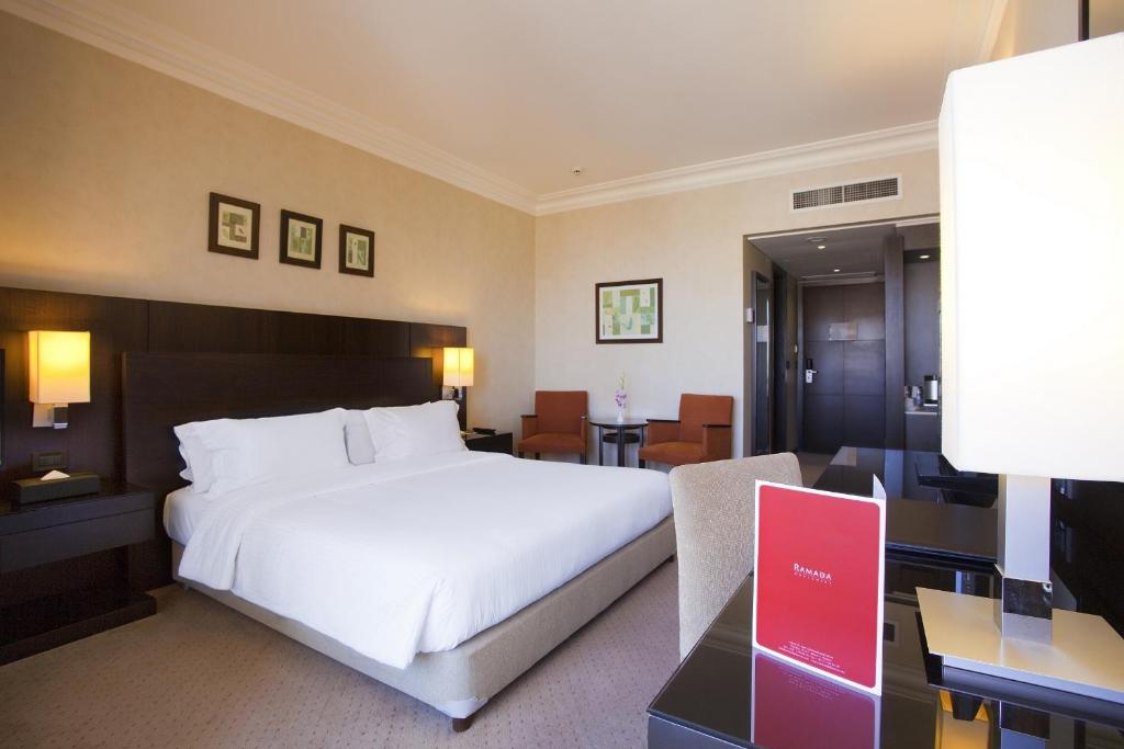 Suite Sea View King Bed