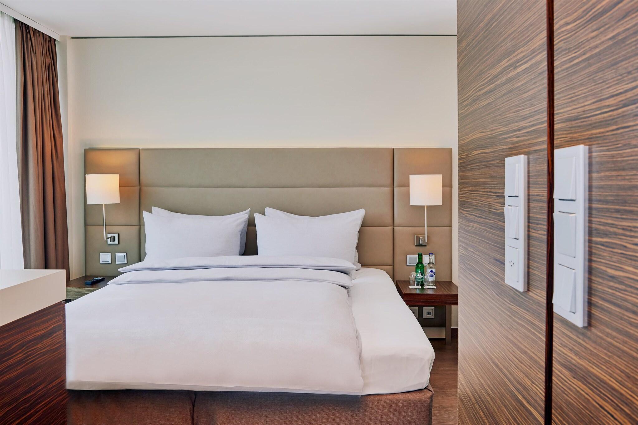 Double Deluxe King Bed