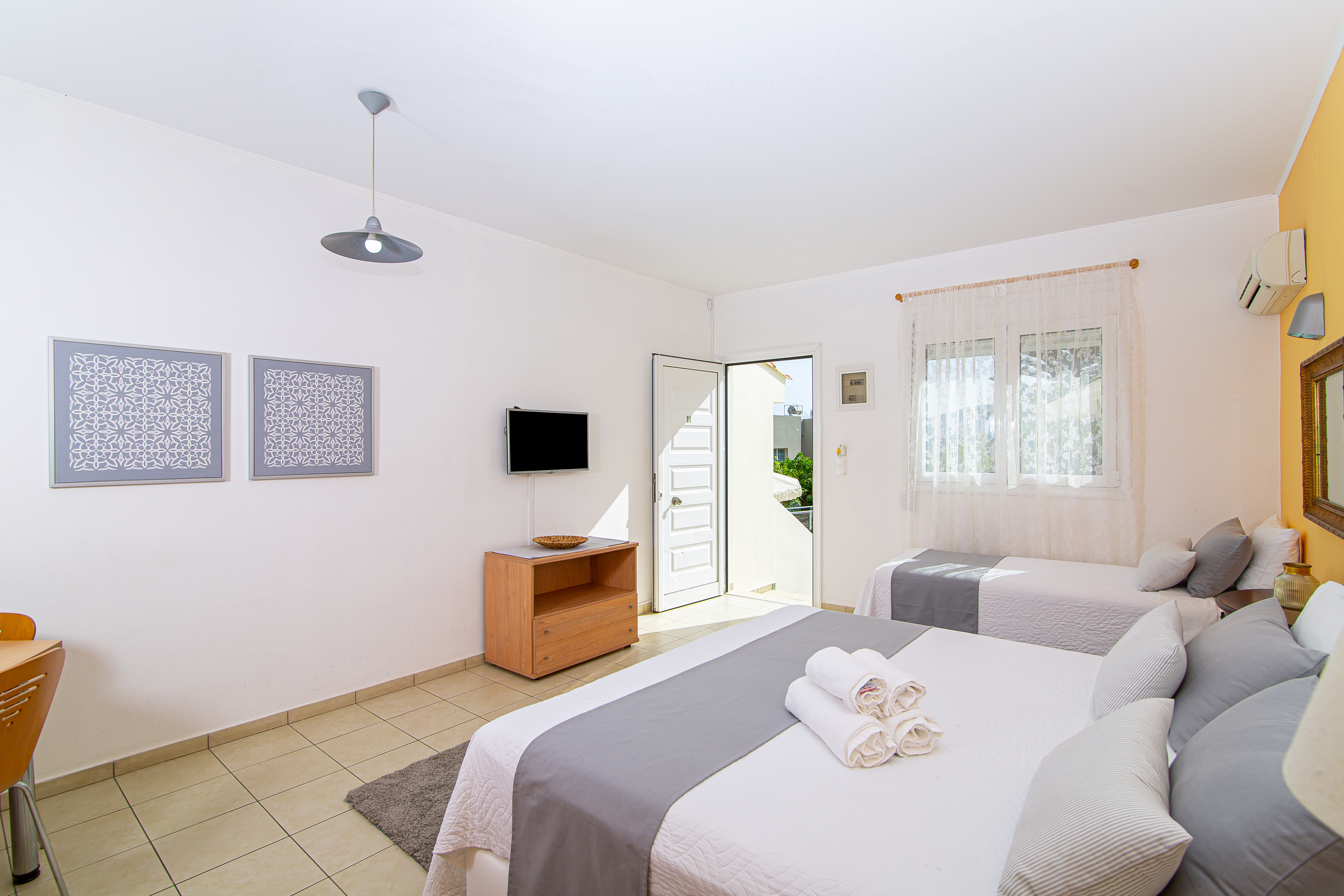 Studio Superior Capacity 3