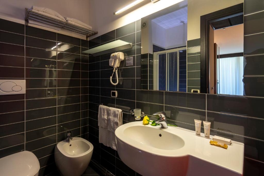 Double Single Business