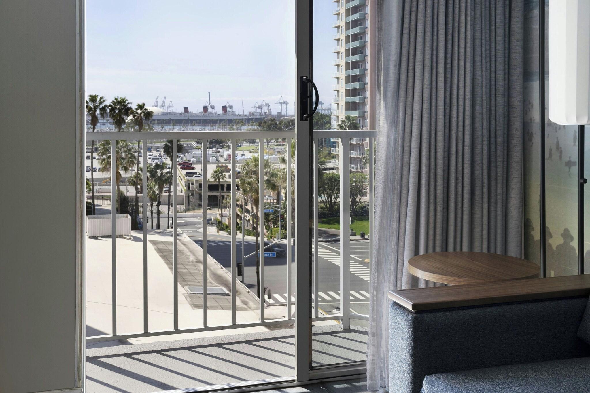 Double Queen Bed Non Smoking