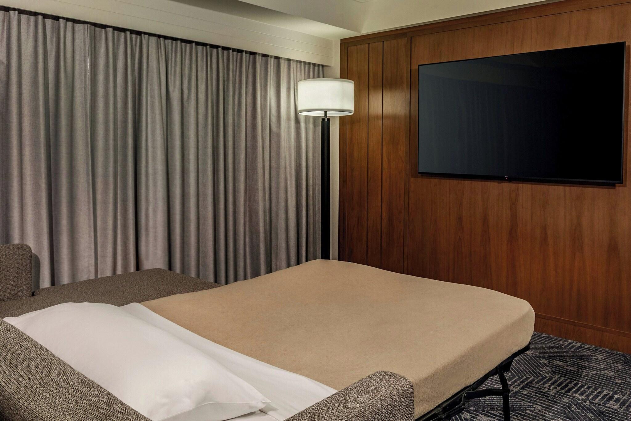 Suite King Size Bed