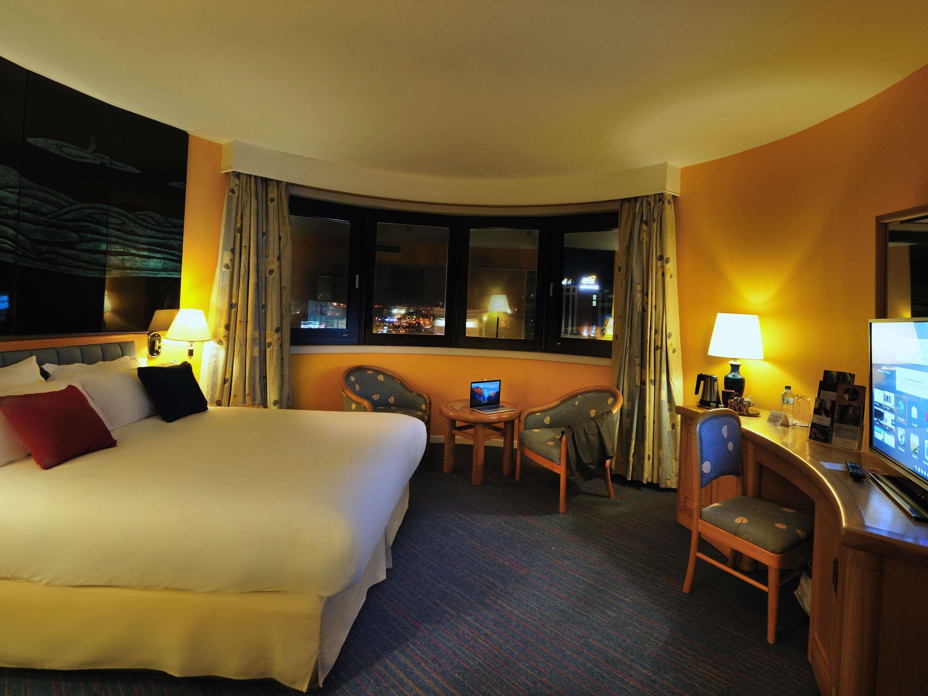 Double Queen Size Bed