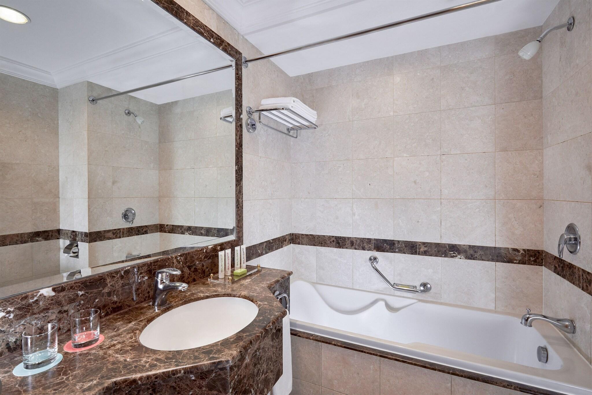 Double Deluxe King Bed