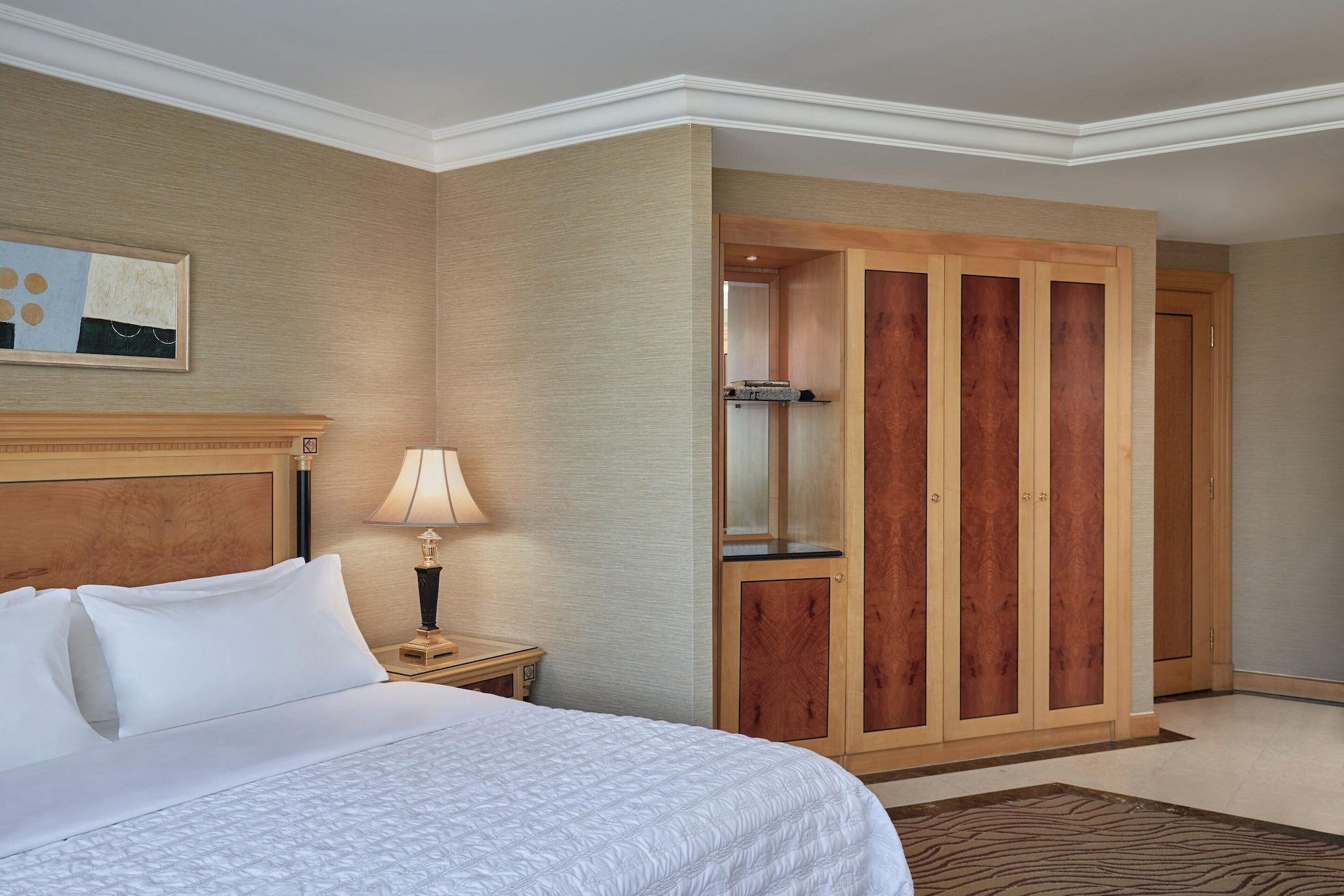 Double Deluxe King Bed