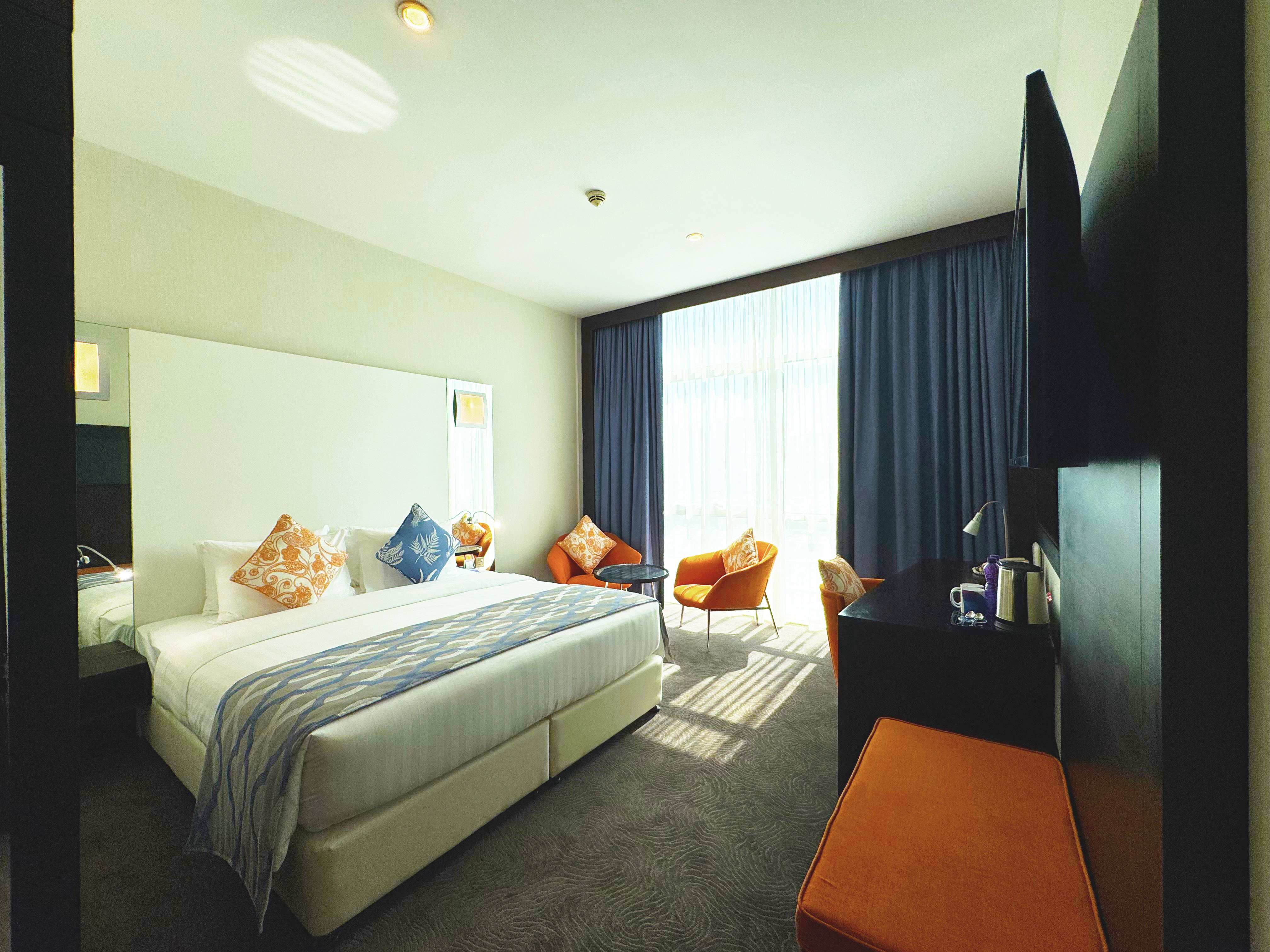 Double Business Queen Bed