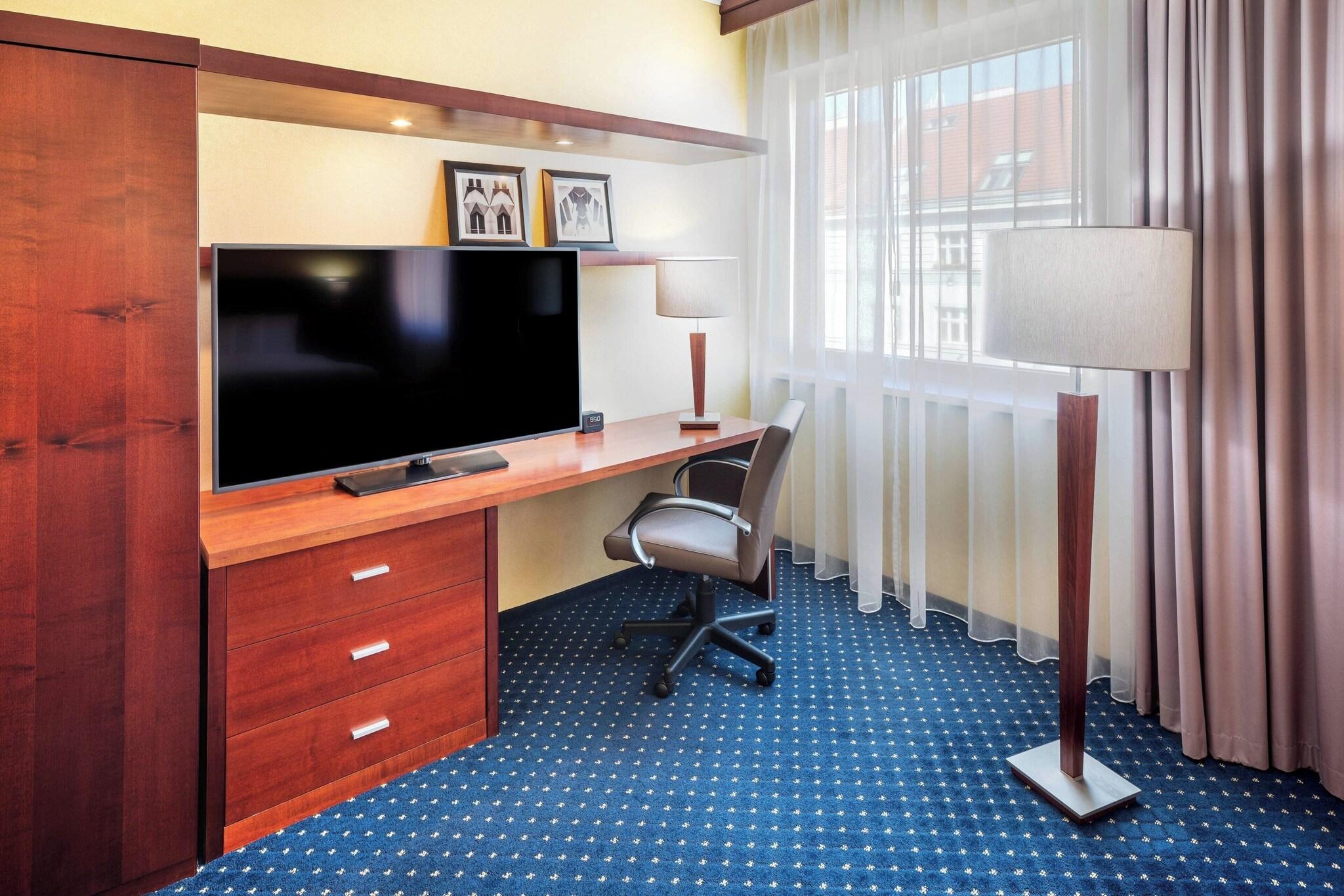 Double Deluxe King Bed