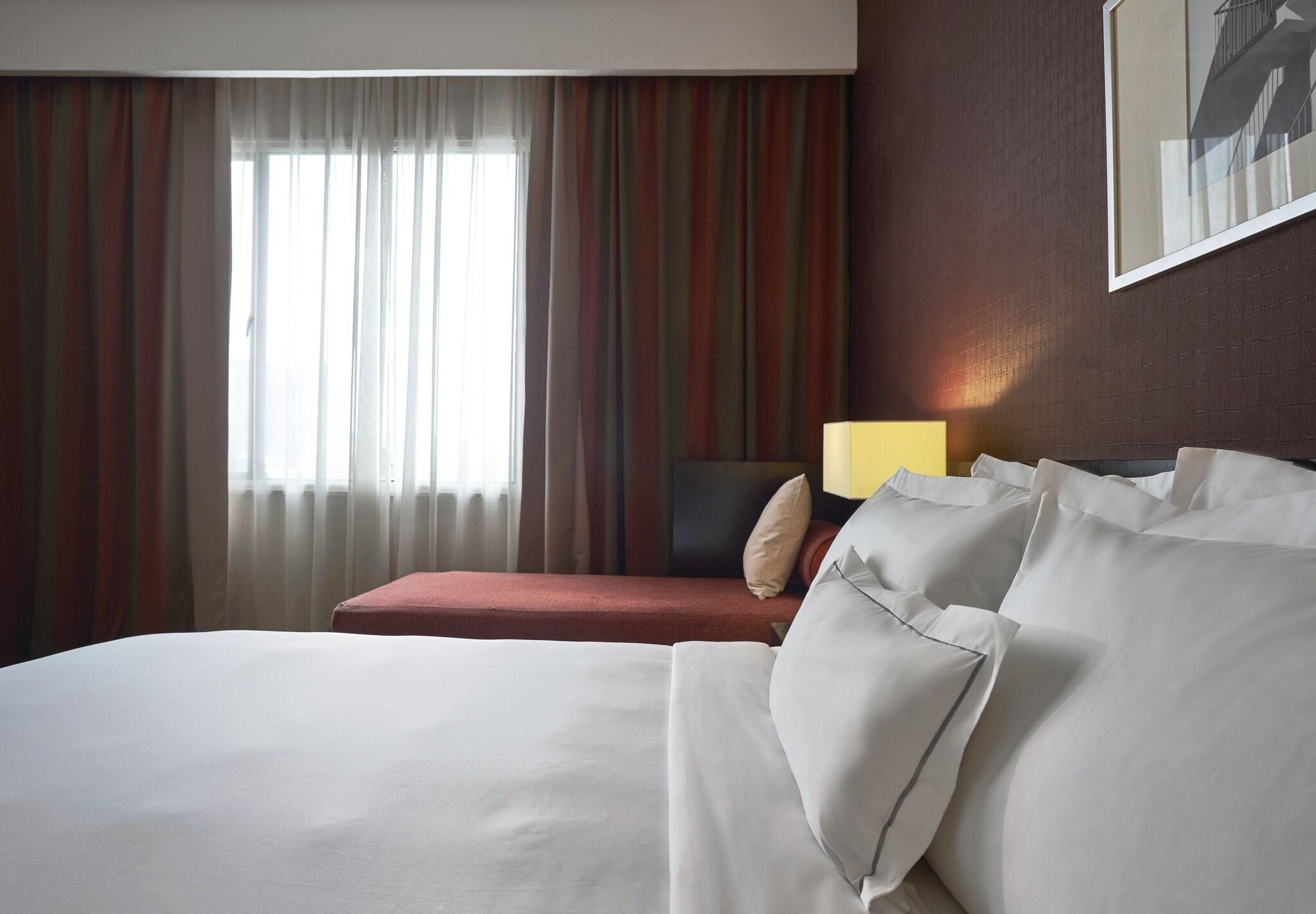 Double Deluxe King Bed